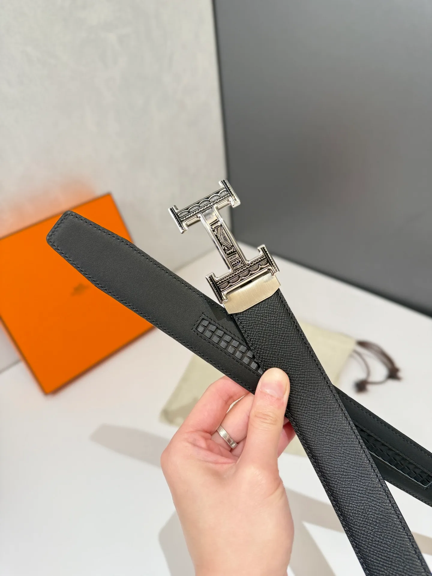 💰460💰Full package💰 💍Purchase level Hermès belt is one of the classic accessories of the luxury brand Hermès, famous for its high-quality leather, exquisite craftsmanship and iconic design. Automatic smooth buckle belt, stainless steel hardware, matching original leather belt body, adjustable length 🔝🔝🔝❤️❤️❤️