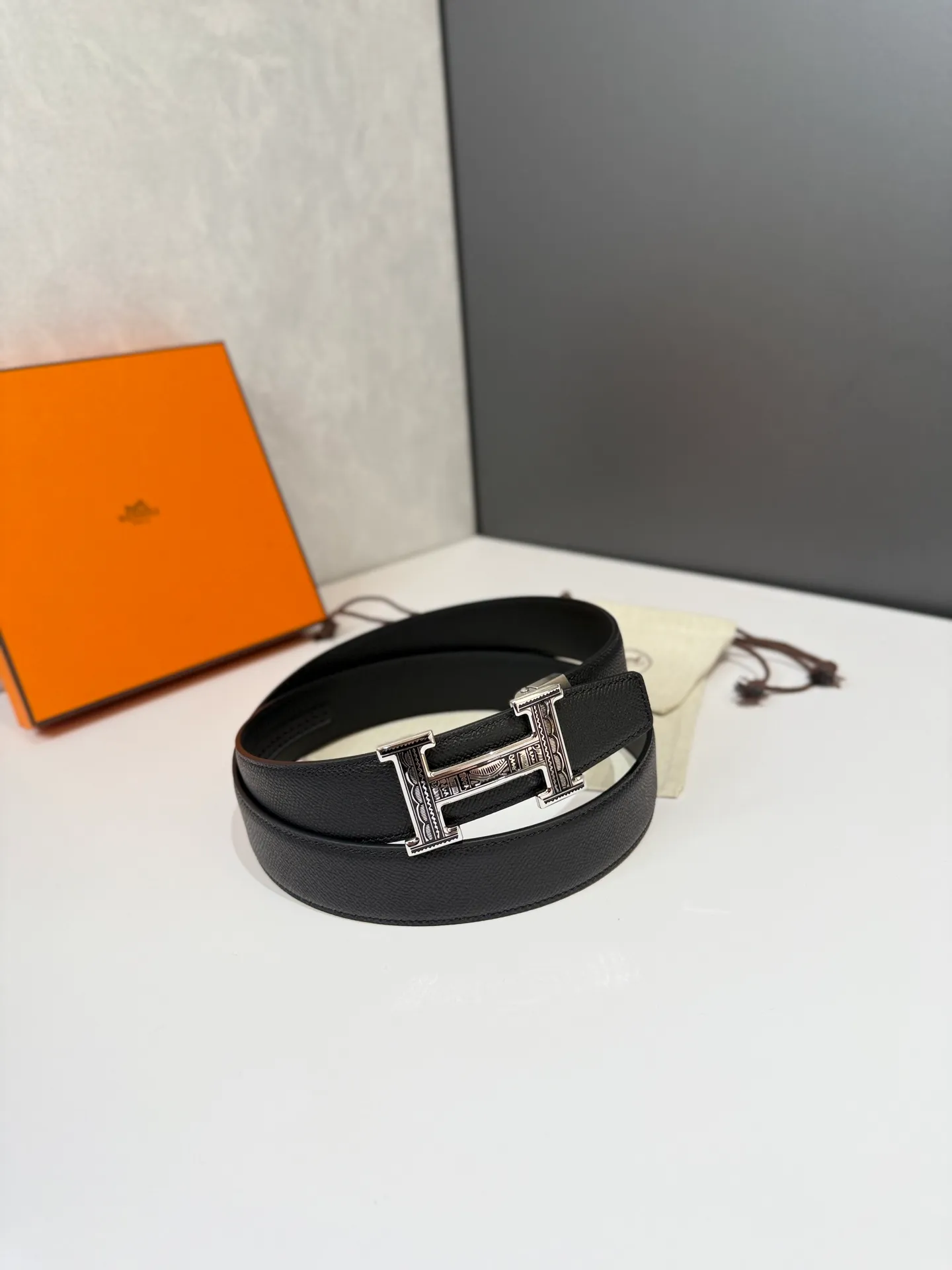 💰460💰Full package💰 💍Purchase level Hermès belt is one of the classic accessories of the luxury brand Hermès, famous for its high-quality leather, exquisite craftsmanship and iconic design. Automatic smooth buckle belt, stainless steel hardware, matching original leather belt body, adjustable length 🔝🔝🔝❤️❤️❤️