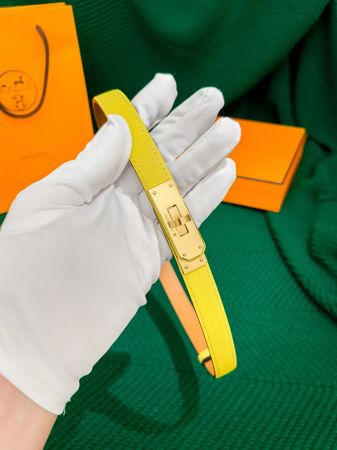 💰498💰Full package💰 💍Purchase level Hermès ⚡️🌹Kelly classic women's belt Width 1.8cm Classic elastic belt (one size fits all) Top layer EP palm print calfskin with golden brown calfskin bottom, semi-hand-sewn. Stainless steel buckle (gold silver)