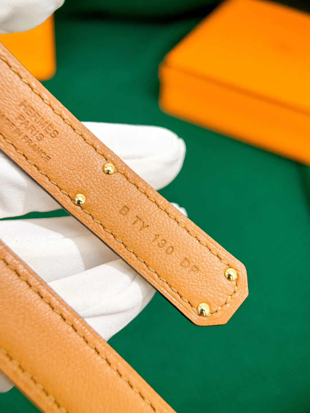 💰498💰Full package💰 💍Purchase level Hermès ⚡️🌹Kelly classic women's belt Width 1.8cm Classic elastic belt (one size fits all) Top layer EP palm print calfskin with golden brown calfskin bottom, semi-hand-sewn. Stainless steel buckle (gold silver)
