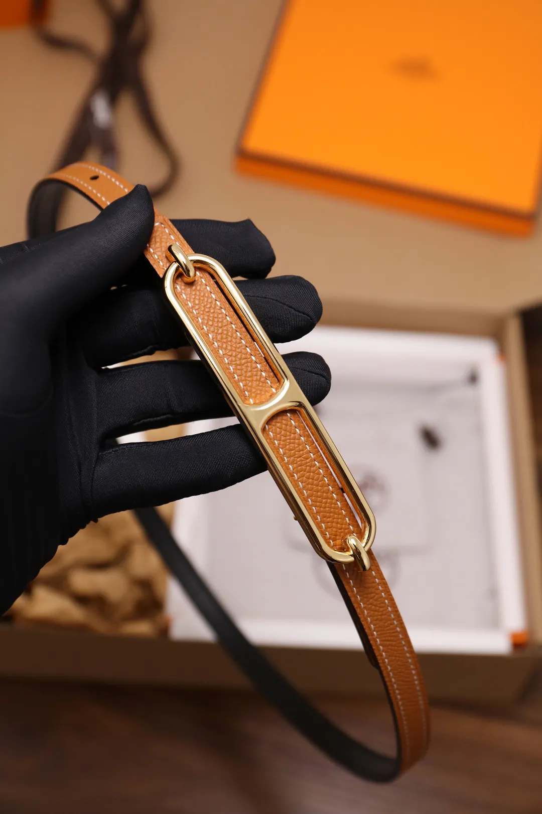 💰420💰Full package💰 💍Purchase grade Hermès⚡️🌹Width 1.3cm, first layer ep palmprint calfskin with plain calfskin base, double-sided. Dupu's diagonal stitching, Italian Finnis oil edges, and fine workmanship. Button head: pure copper, pure steel buckle (gold, silver) Size: 90-110cm