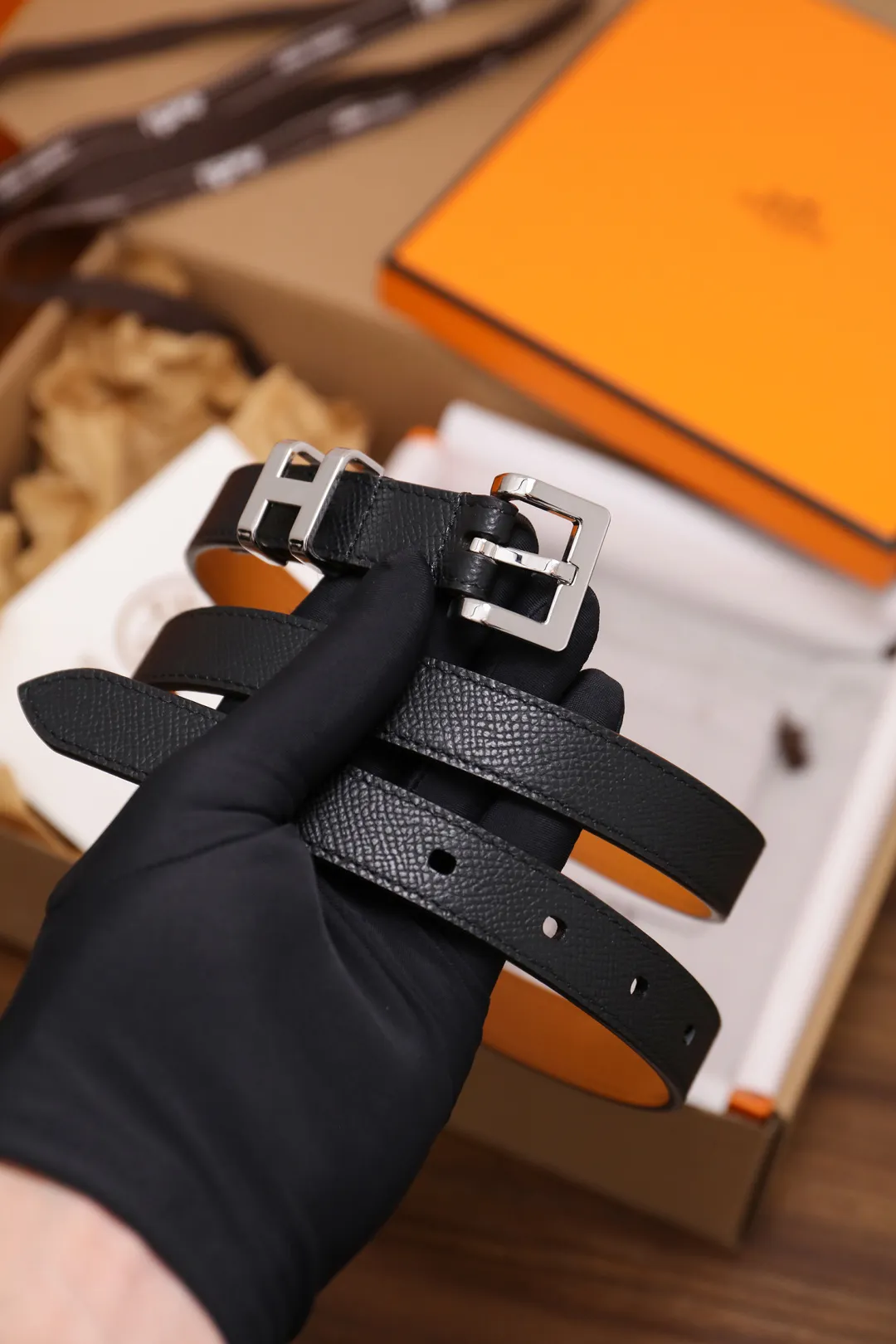 💰480💰Full package💰 💍Purchase level Hermès ⚡️🌹Ladies belt, width 2.0CM, top layer EP palm print calfskin with imported leather sole, fine workmanship, good quality. It's the perfect choice to pair with dresses and casual pants. Color; three colors, buckle: gold, silver, size: 90-110CM