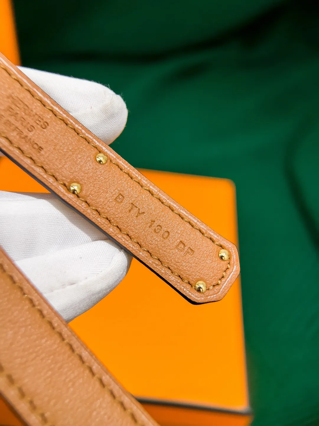 💰498💰Full package💰 💍Purchase level Hermès ⚡️🌹Kelly classic women's belt Width 1.8cm Classic elastic belt (one size fits all) Top layer EP palm print calfskin with golden brown calfskin bottom, semi-hand-sewn. Stainless steel buckle (gold silver)