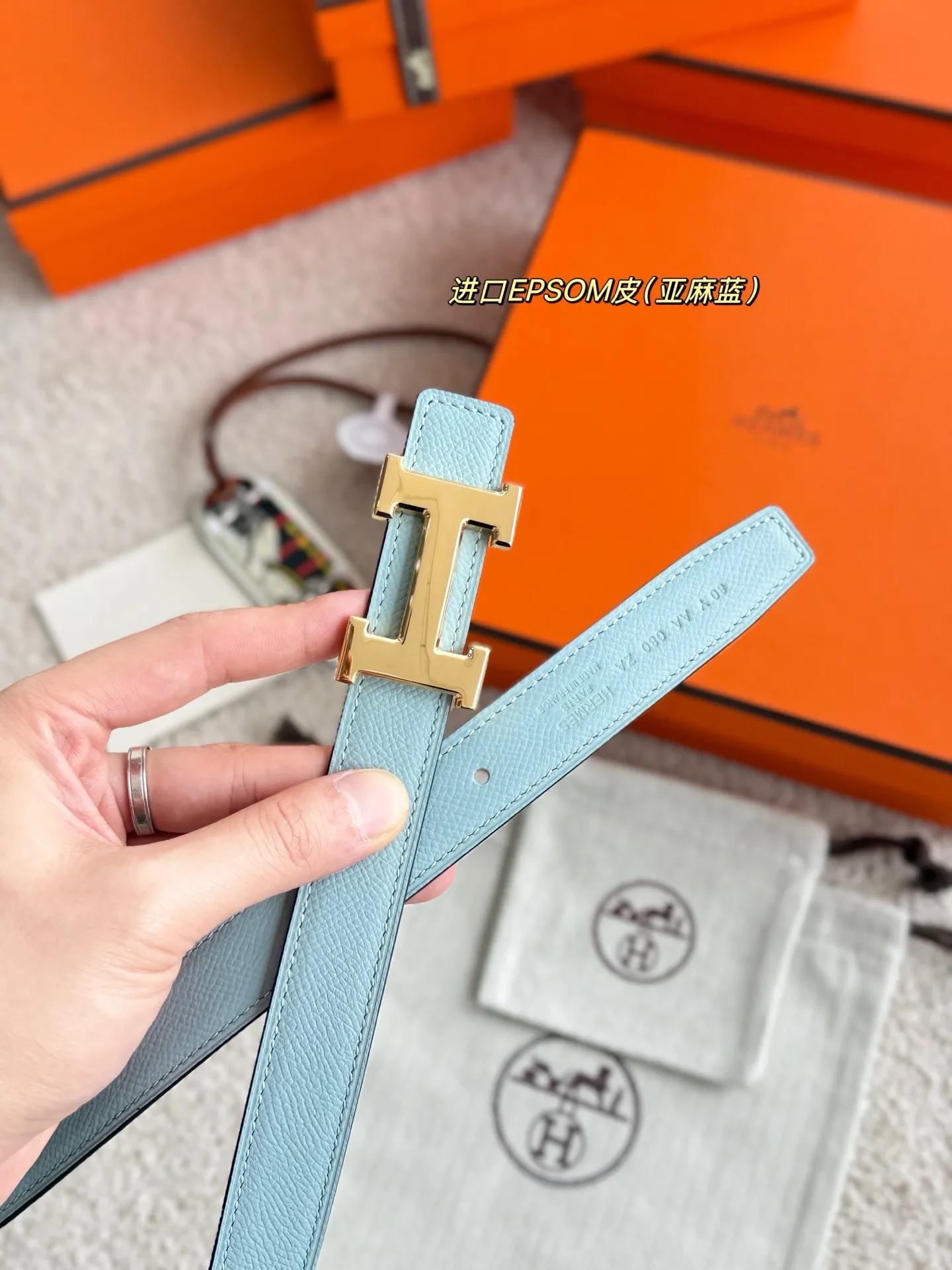 💰440💰Full package💰 💍Purchase level Hermès⚡️🌹Linen blue Mini Constance boutique hardware with imported epsom leather Width 24MM Hermes women's belt is highly praised for its exquisite craftsmanship, high-quality materials and classic design. It is the top choice for women's belts. It is simple and elegant. The product has a delicate feel. It is not only a practical accessory, but also adds highlights to the overall look.