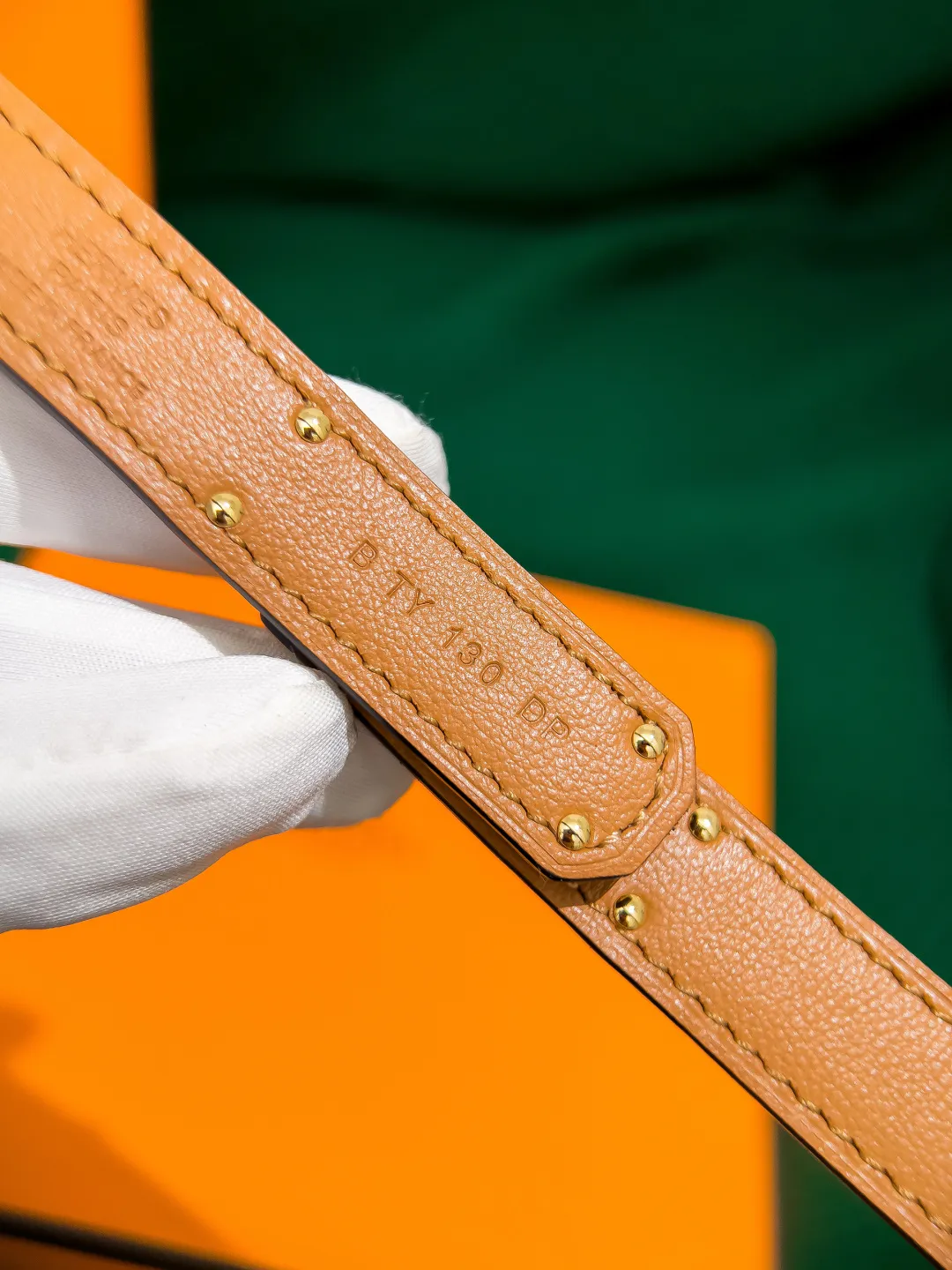 💰498💰Full package💰 💍Purchase level Hermès ⚡️🌹Kelly classic women's belt Width 1.8cm Classic elastic belt (one size fits all) Top layer EP palm print calfskin with golden brown calfskin bottom, semi-hand-sewn. Stainless steel buckle (gold silver)