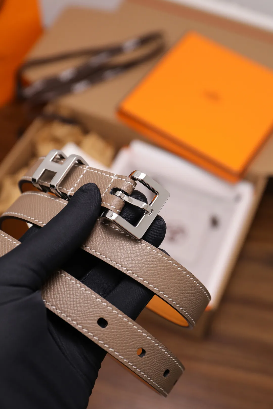 💰480💰Full package💰 💍Purchase level Hermès ⚡️🌹Ladies belt, width 2.0CM, top layer EP palm print calfskin with imported leather sole, fine workmanship, good quality. It's the perfect choice to pair with dresses and casual pants. Color; three colors, buckle: gold, silver, size: 90-110CM