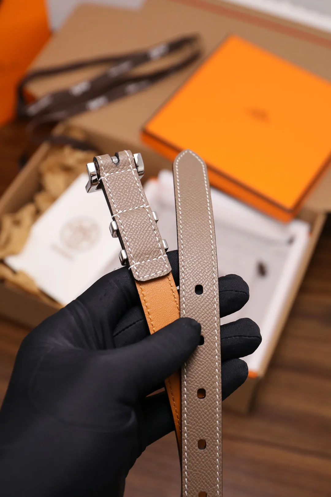 💰480💰Full package💰 💍Purchase level Hermès ⚡️🌹Ladies belt, width 2.0CM, top layer EP palm print calfskin with imported leather sole, fine workmanship, good quality. It's the perfect choice to pair with dresses and casual pants. Color; three colors, buckle: gold, silver, size: 90-110CM