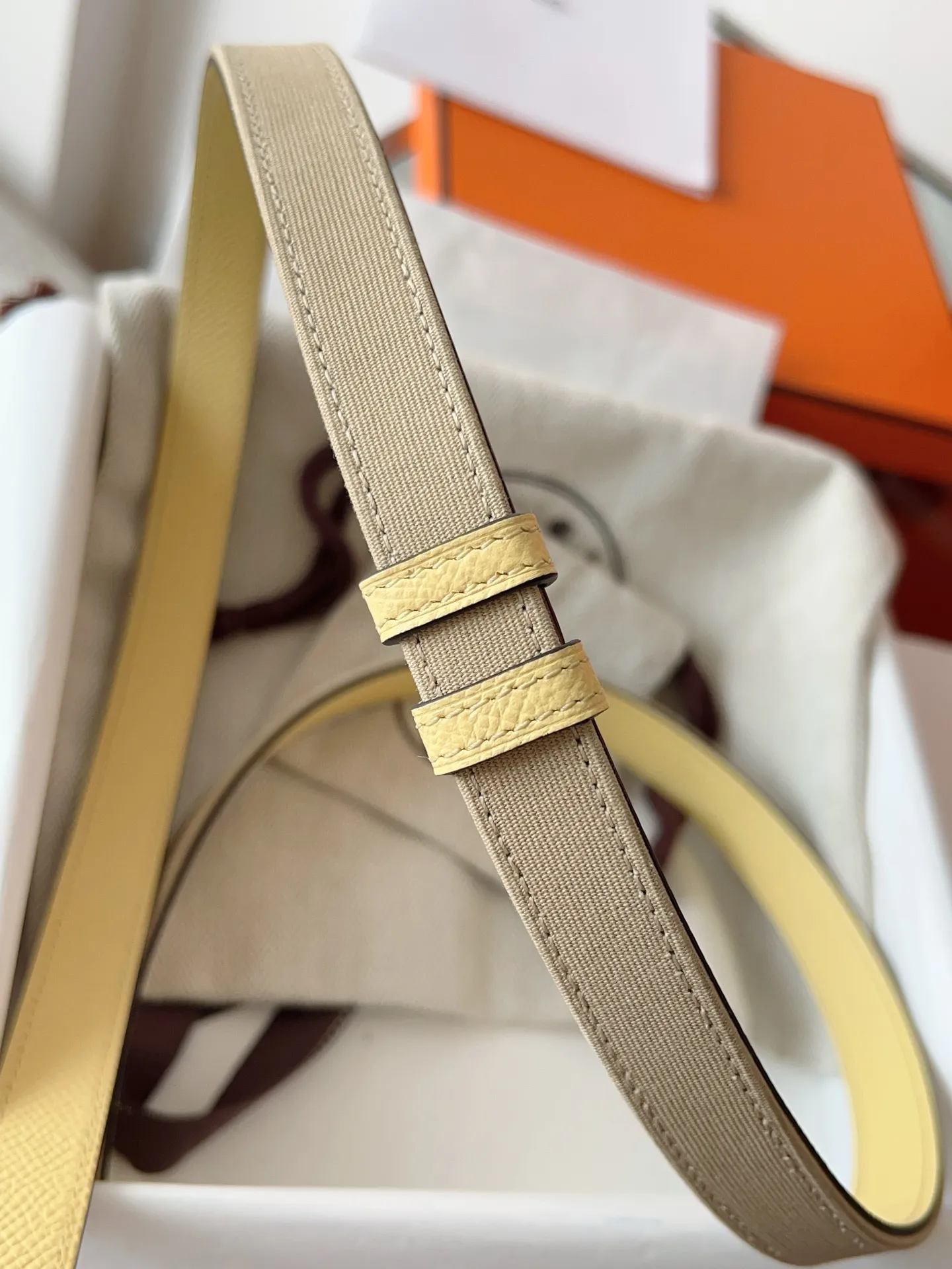 "HERMES" upgraded version 2025, brand new semi-handmade Kelly belt colors are black/gold/elephant gray/white/windbreaker rice (canvas) original EPSOM leather, the quality is beyond doubt