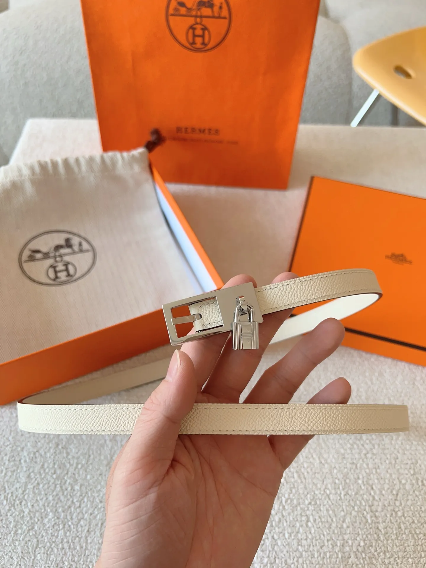 💰520💰Full set of packaging💰 💍Purchase level Hermes pin buckle series official website synchronized. Reversible leather belt in Swift and Epsom calfskin with metal belt buckle. The Lucky belt features a signature padlock that swings gracefully beneath the belt buckle, creating a fashionable accessory you won't want to put down. Belt width: 1.5cm