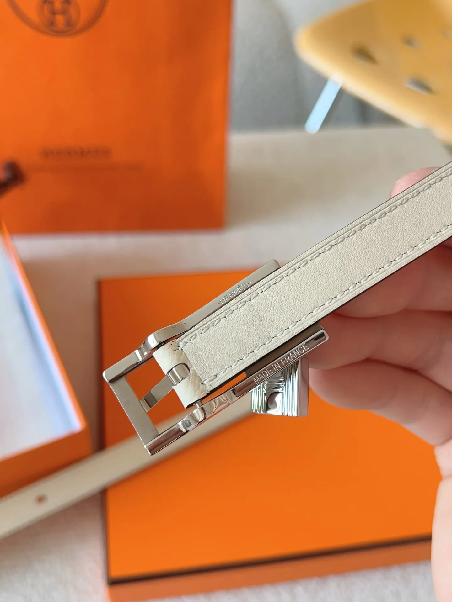 💰520💰Full set of packaging💰 💍Purchase level Hermes pin buckle series official website synchronized. Reversible leather belt in Swift and Epsom calfskin with metal belt buckle. The Lucky belt features a signature padlock that swings gracefully beneath the belt buckle, creating a fashionable accessory you won't want to put down. Belt width: 1.5cm