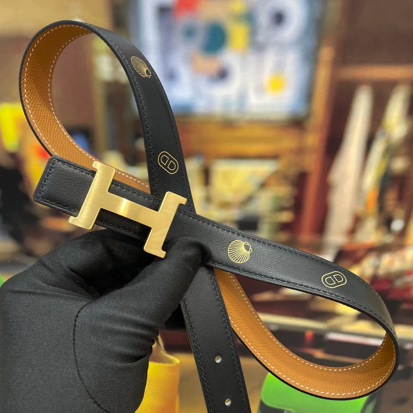 💰480💰Full package💰 💍Purchase level Hermes-⚡️🌹High-quality double-sided original Epsom leather with stainless steel hardware buckle, high-end luxury printed Swift and Epsom calfskin double-sided leather belt.  The entire length of the belt is hot-stamped with gold foil and alternately embellished with shell elements and Chaine d'Ancre link designs.