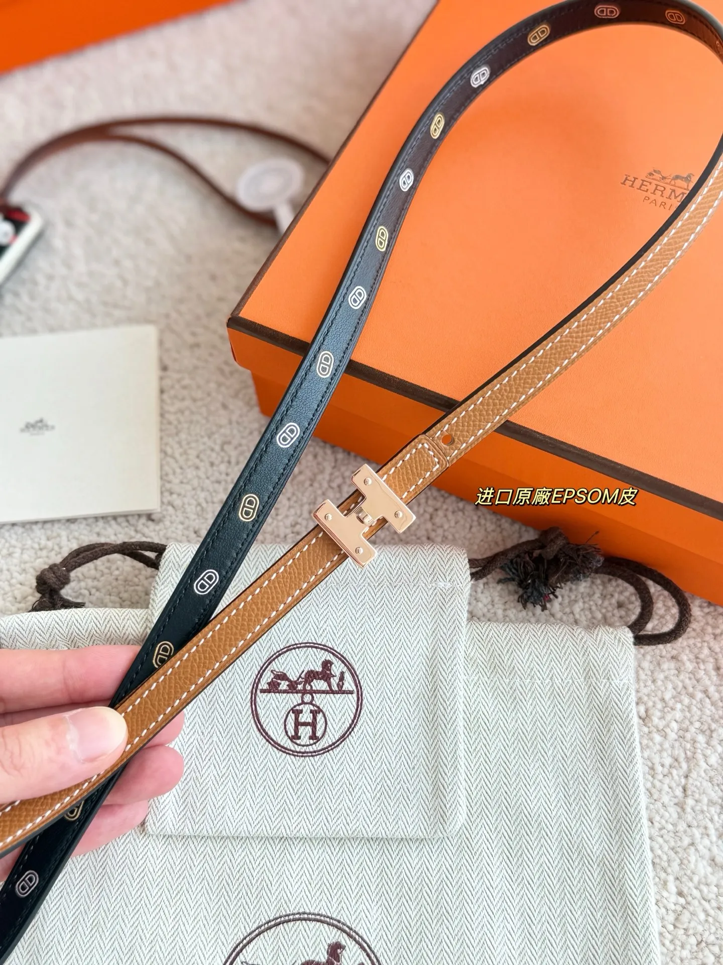 💰440💰Full package💰 💍Purchase level Hermès⚡️🌹RUBAN boutique hardware with imported Epsom leather, width 1.3cm Hermes women's belt is highly praised for its exquisite craftsmanship, high-quality materials and classic design. It is the top choice for women's belts. It is simple and elegant. The product has a delicate feel. It is not only a practical accessory, but also adds highlights to the overall look.