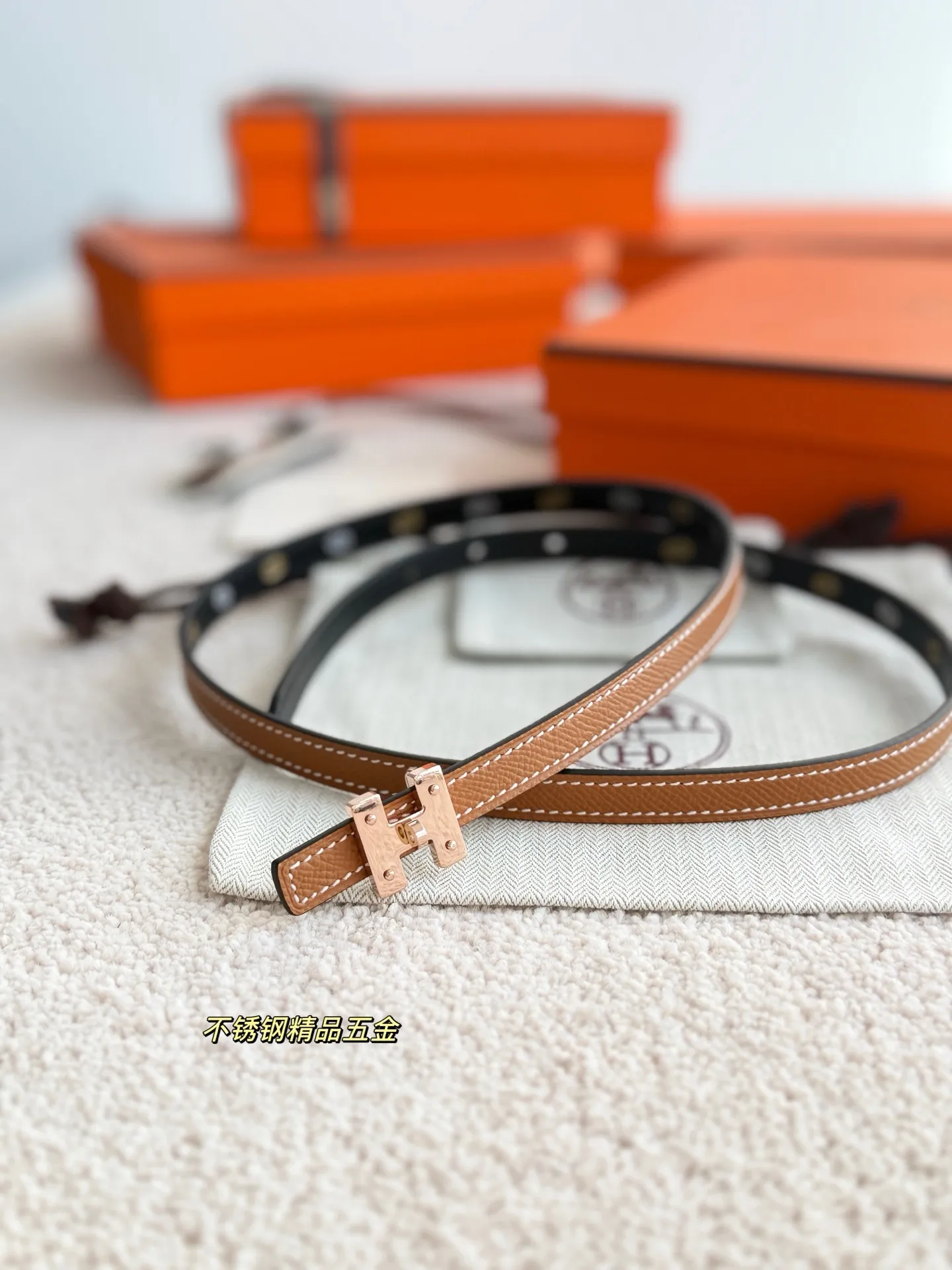 💰440💰Full package💰 💍Purchase level Hermès⚡️🌹RUBAN boutique hardware with imported Epsom leather, width 1.3cm Hermes women's belt is highly praised for its exquisite craftsmanship, high-quality materials and classic design. It is the top choice for women's belts. It is simple and elegant. The product has a delicate feel. It is not only a practical accessory, but also adds highlights to the overall look.