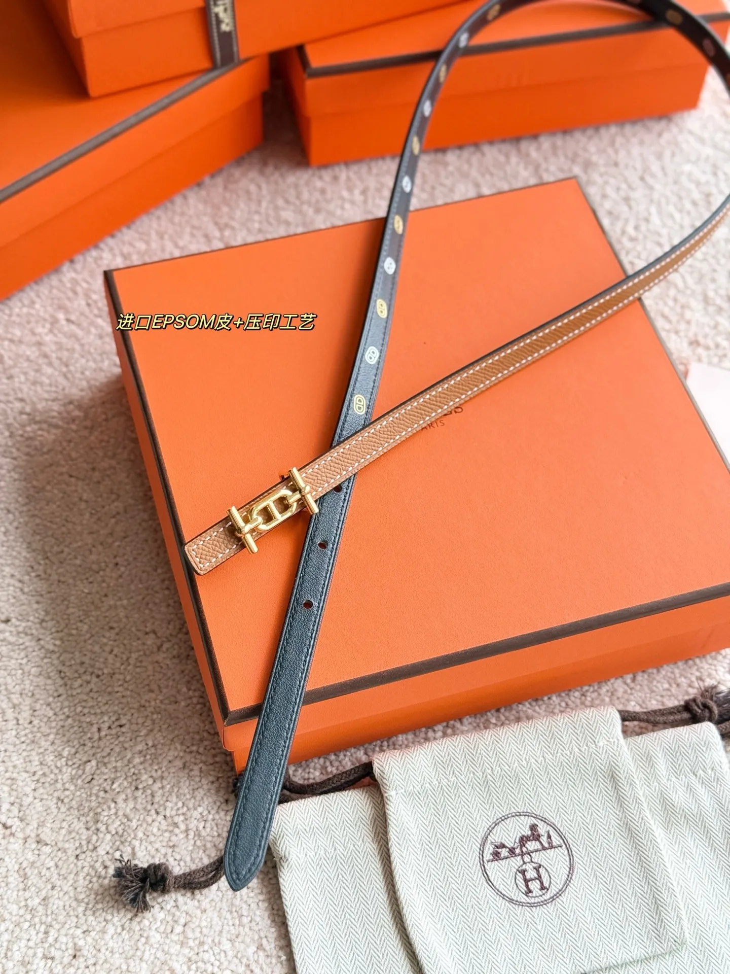 💰480💰Full set of packaging💰 💍Purchase level Hermès ❤️New style❤️ GAMMA boutique hardware with imported Epsom leather Width 13MM Hermes women's belt is highly praised for its exquisite craftsmanship, high-quality materials and classic design. It is the top choice for women's belts. It is simple and elegant. The product has a delicate feel. It is not only a practical accessory, but also adds highlights to the overall look.