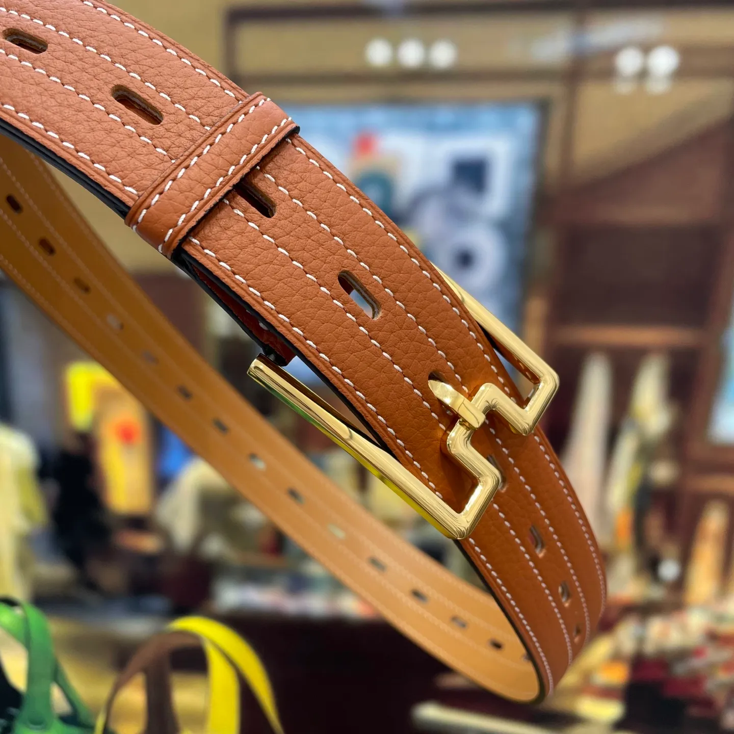 💰520💰Full set of packaging💰 💍Purchase level Hermes⚡️🌹The cabinet sister recommends sharing H Width 35mm Premium double-sided original leather with boutique buckle, boutique high quality⚡️🌹Seiko production, detailed pictures, gold medal sales cabinet sister real-life shooting, high-end luxury