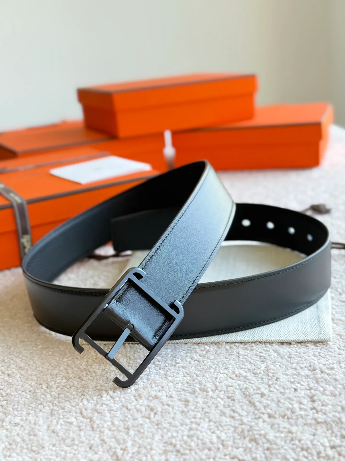 💰520💰Full set of packaging💰 💍Purchasing agent level Hermes⚡️🌹The counter sister recommends sharing Black Samurai belt, width 38mm, high-quality double-sided original leather with fine pin buckle, high-quality high-quality⚡️🌹Seiko production, detailed pictures, gold medal sales counter sister real-life shooting, high-end luxury