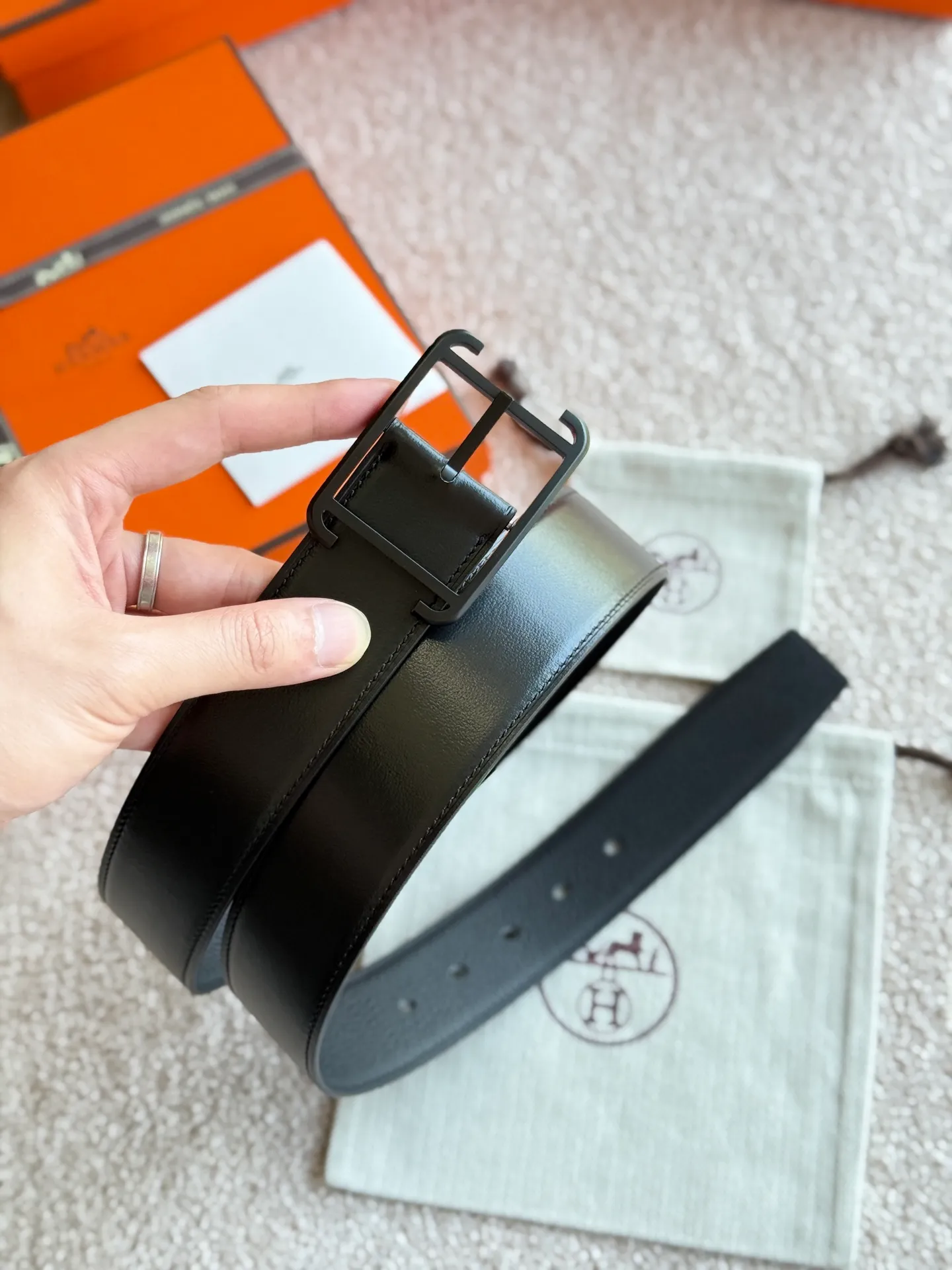 💰520💰Full set of packaging💰 💍Purchasing agent level Hermes⚡️🌹The counter sister recommends sharing Black Samurai belt, width 38mm, high-quality double-sided original leather with fine pin buckle, high-quality high-quality⚡️🌹Seiko production, detailed pictures, gold medal sales counter sister real-life shooting, high-end luxury