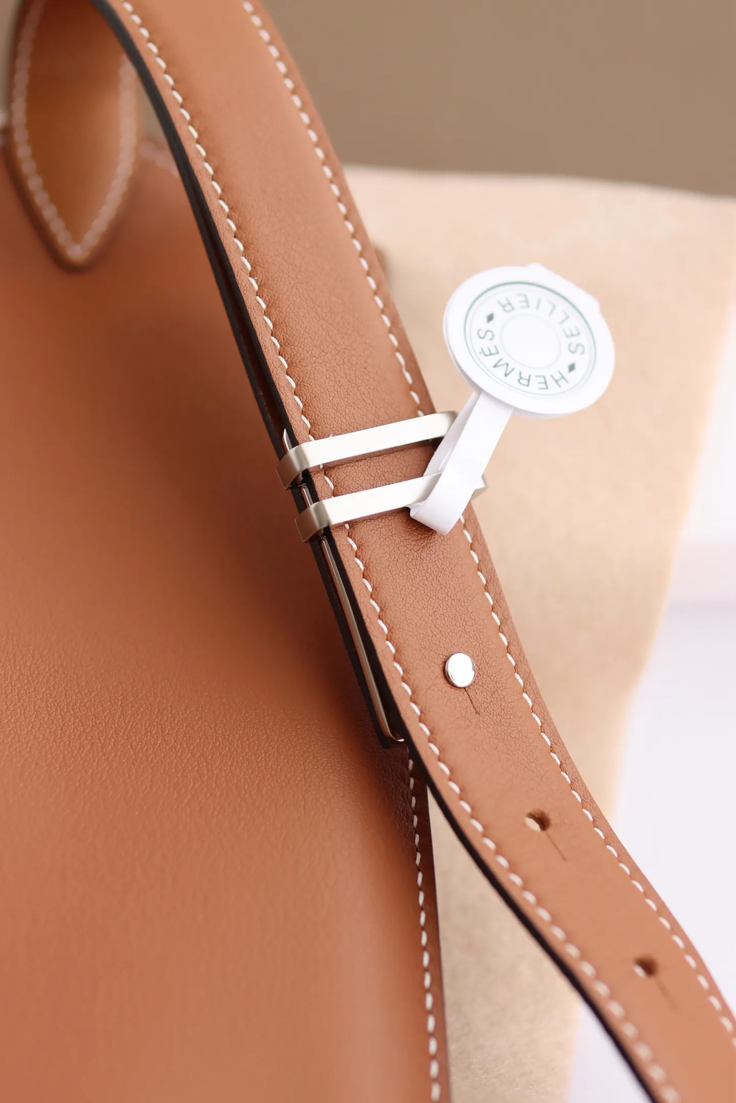 💰3320💰Full set of packaging💰 💍 HERMES original leather handmade ⚡️🌹waist bag/golden brown Elan Pocket 24～belt/size can hold Max large mobile phone, lipstick💄, ID, passport. In addition to being used as a waist bag, it can also be used as a cross-body bag and a chest bag. The size M leather is about 28-31 inches. There is room for length and you can punch holes if needed.
