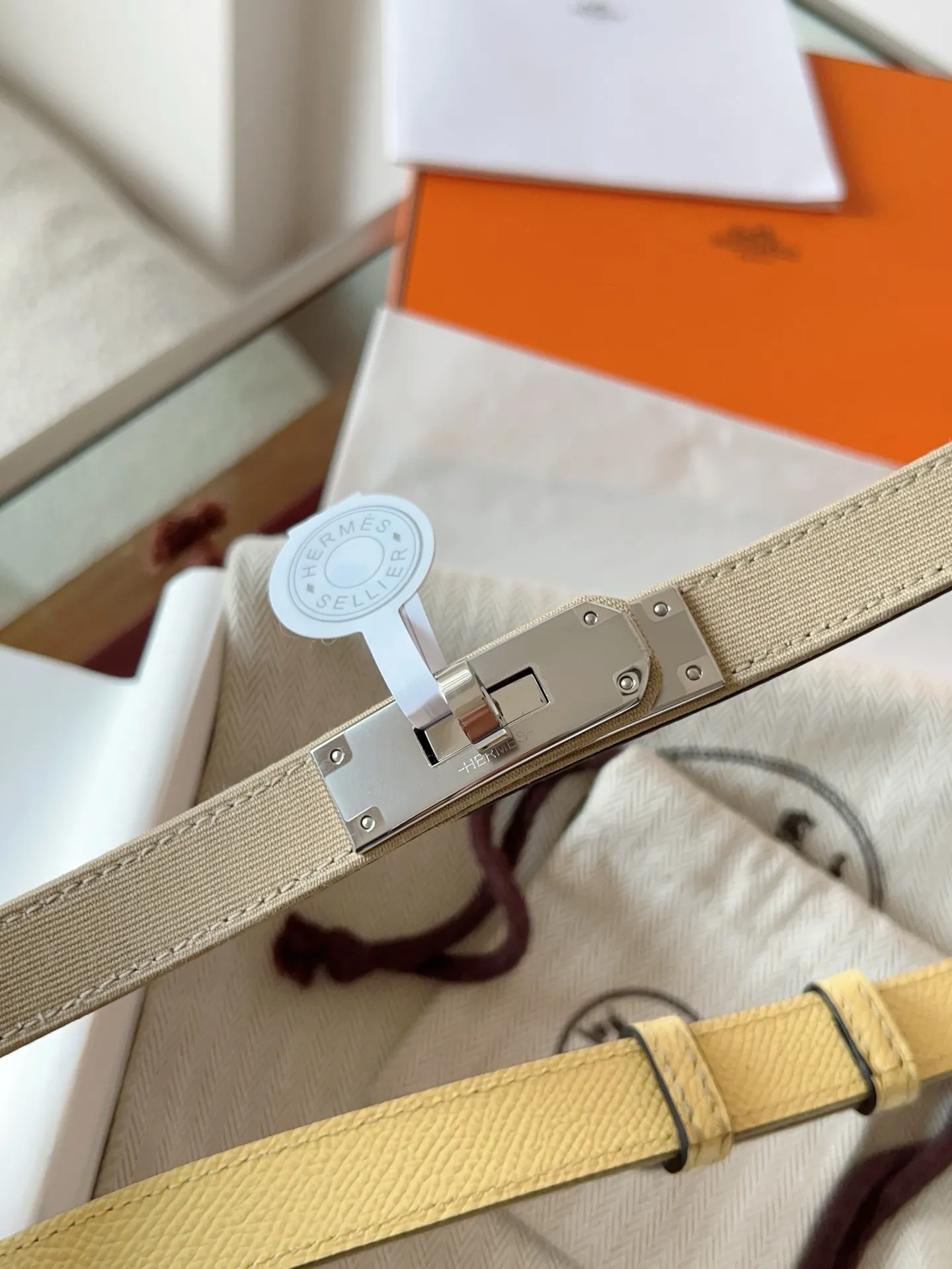 "HERMES" upgraded version 2025, brand new semi-handmade Kelly belt colors are black/gold/elephant gray/white/windbreaker rice (canvas) original EPSOM leather, the quality is beyond doubt
