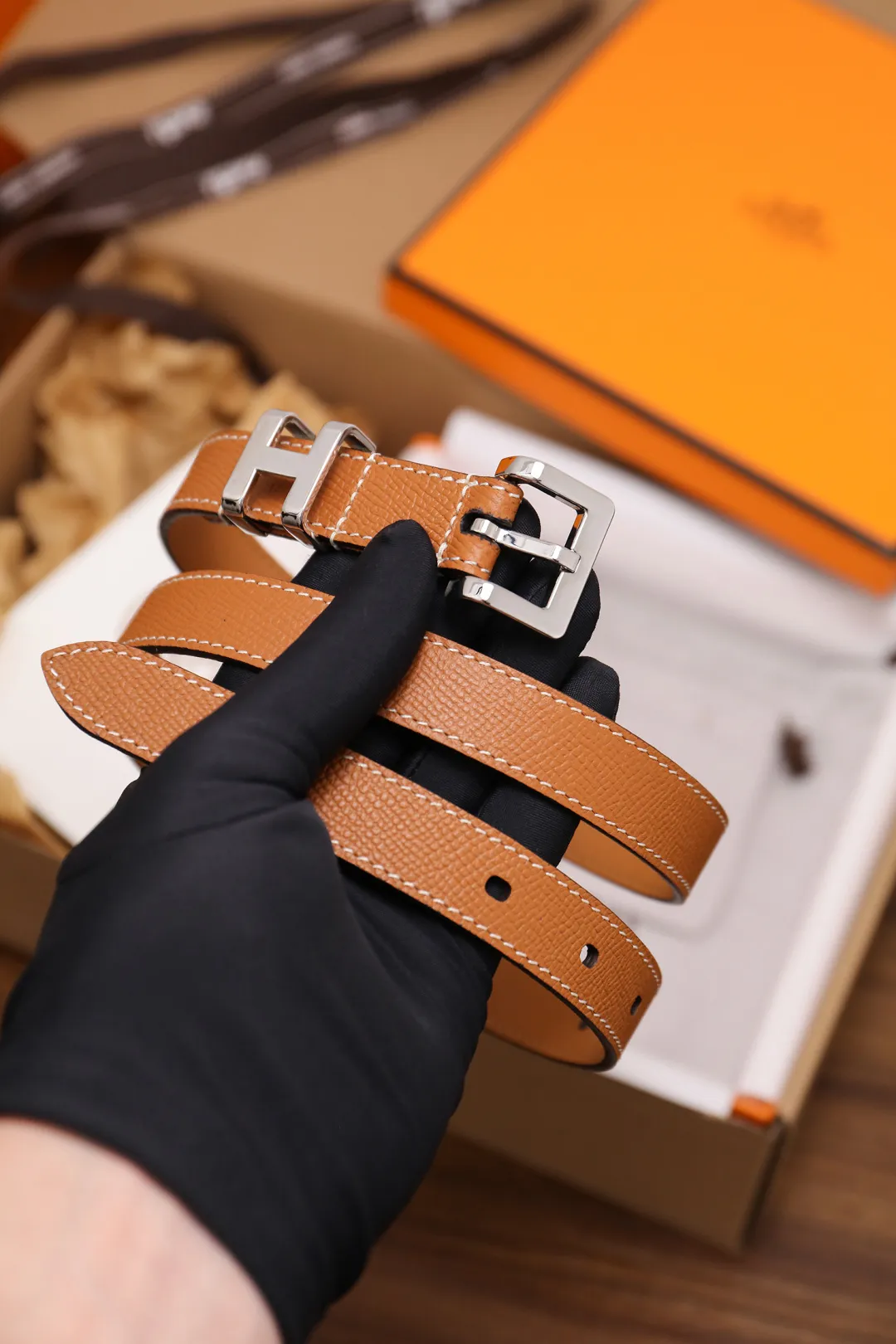 💰480💰Full package💰 💍Purchase level Hermès ⚡️🌹Ladies belt, width 2.0CM, top layer EP palm print calfskin with imported leather sole, fine workmanship, good quality. It's the perfect choice to pair with dresses and casual pants. Color; three colors, buckle: gold, silver, size: 90-110CM