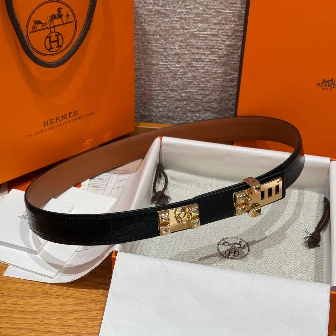 💰560💰Full package💰 💍Purchase level Hermès ⚡️🌹Collier de Chien 32 belt Crocodile🐊 embossed calfskin belt with metal belt buckle. This Collier de Chien belt continues the rock style and has been upgraded. The narrow design highlights daily fashion. Width: 32mm