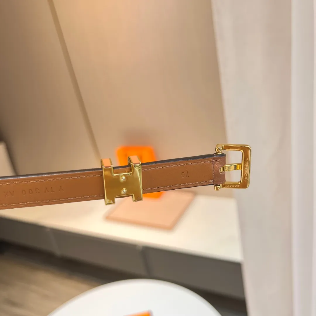 💍Purchasing agent Hermes official website version 1.3cm women's model 316 scalpel steel vacuum gold-plated stainless steel buckle [love] [love] P520💰 Buyer's experience: Kelly has always been a favorite element in the fashion circle, loved by all the experts! Hurry up and give your small waist a pair with a small bag, 75 to 100cm euros