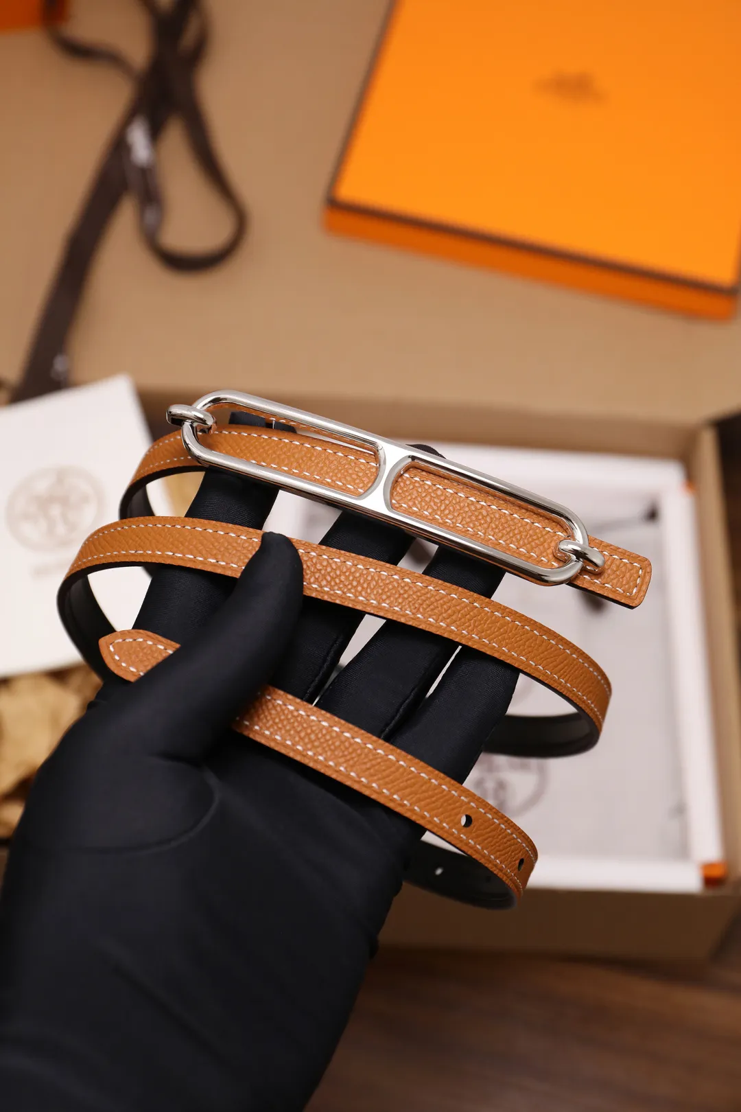💰420💰Full package💰 💍Purchase grade Hermès⚡️🌹Width 1.3cm, first layer ep palmprint calfskin with plain calfskin base, double-sided. Dupu's diagonal stitching, Italian Finnis oil edges, and fine workmanship. Button head: pure copper, pure steel buckle (gold, silver) Size: 90-110cm
