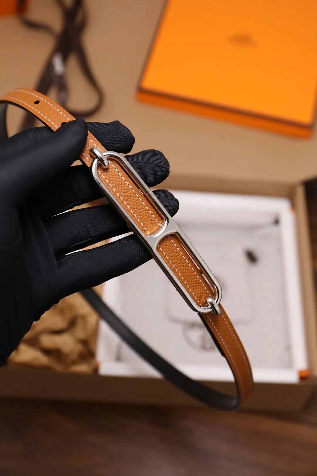💰420💰Full package💰 💍Purchase grade Hermès⚡️🌹Width 1.3cm, first layer ep palmprint calfskin with plain calfskin base, double-sided. Dupu's diagonal stitching, Italian Finnis oil edges, and fine workmanship. Button head: pure copper, pure steel buckle (gold, silver) Size: 90-110cm