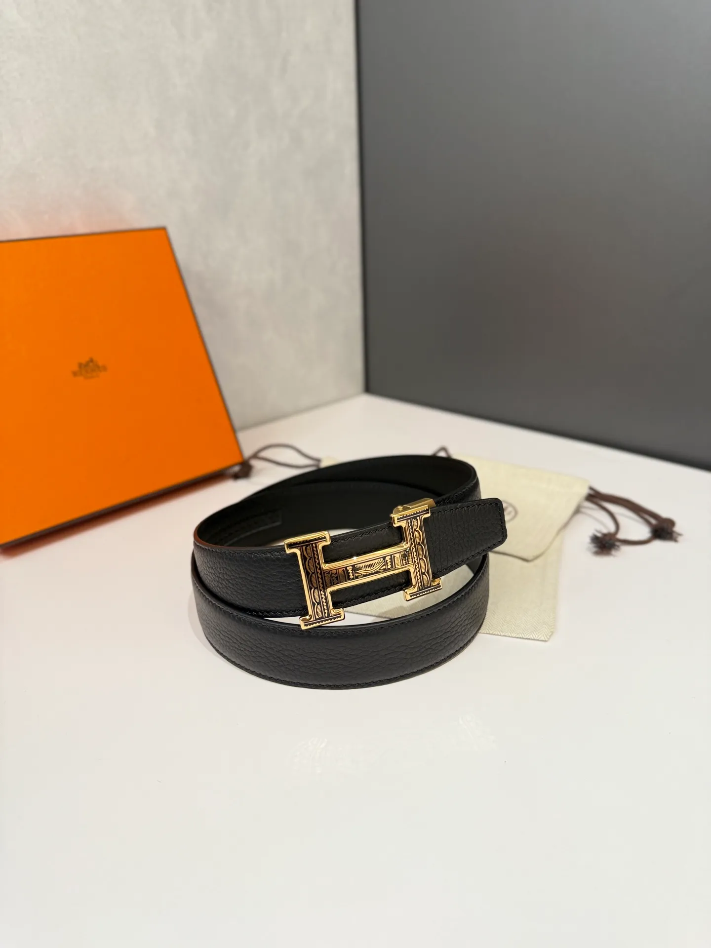 💰460💰Full package💰 💍Purchase level Hermès belt is one of the classic accessories of the luxury brand Hermès, famous for its high-quality leather, exquisite craftsmanship and iconic design. Automatic smooth buckle belt, stainless steel hardware, matching original leather belt body, adjustable length 🔝🔝🔝❤️❤️❤️