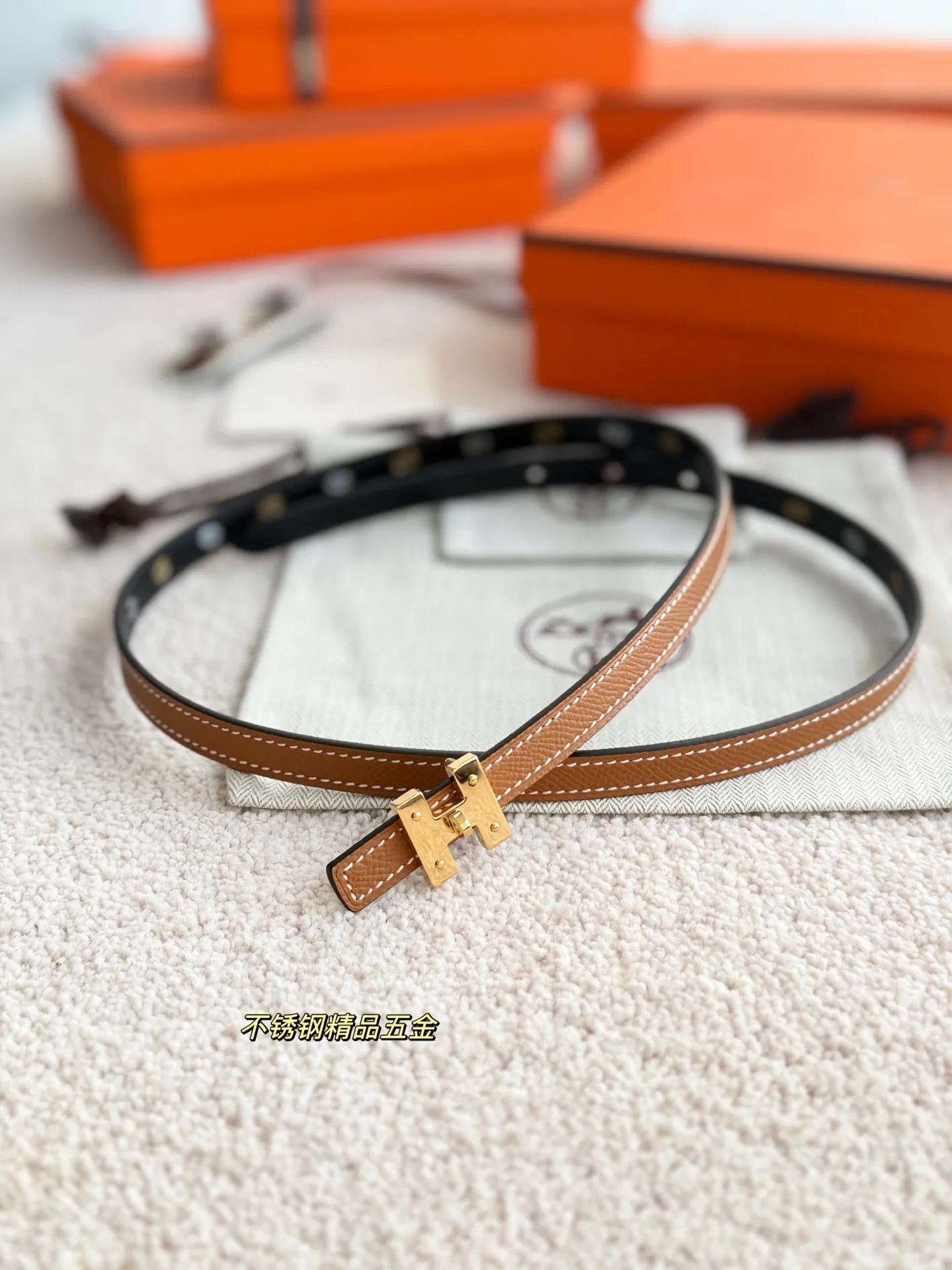 💰440💰Full package💰 💍Purchase level Hermès⚡️🌹RUBAN boutique hardware with imported Epsom leather, width 1.3cm Hermes women's belt is highly praised for its exquisite craftsmanship, high-quality materials and classic design. It is the top choice for women's belts. It is simple and elegant. The product has a delicate feel. It is not only a practical accessory, but also adds highlights to the overall look.