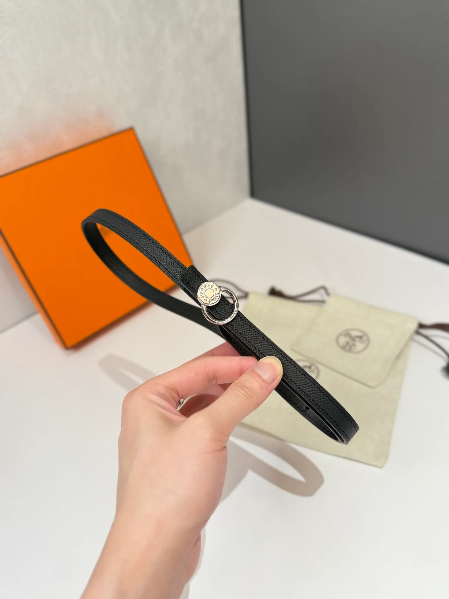 💰420💰Full package💰 💍Purchase level Hermès women's belts are famous for their high-quality materials, exquisite craftsmanship and classic design. It is not only a practical accessory, but also a symbol of taste and status. Whether it is daily wear or formal occasions, it can add highlights to the overall look. ❤️Width 13MM❤️