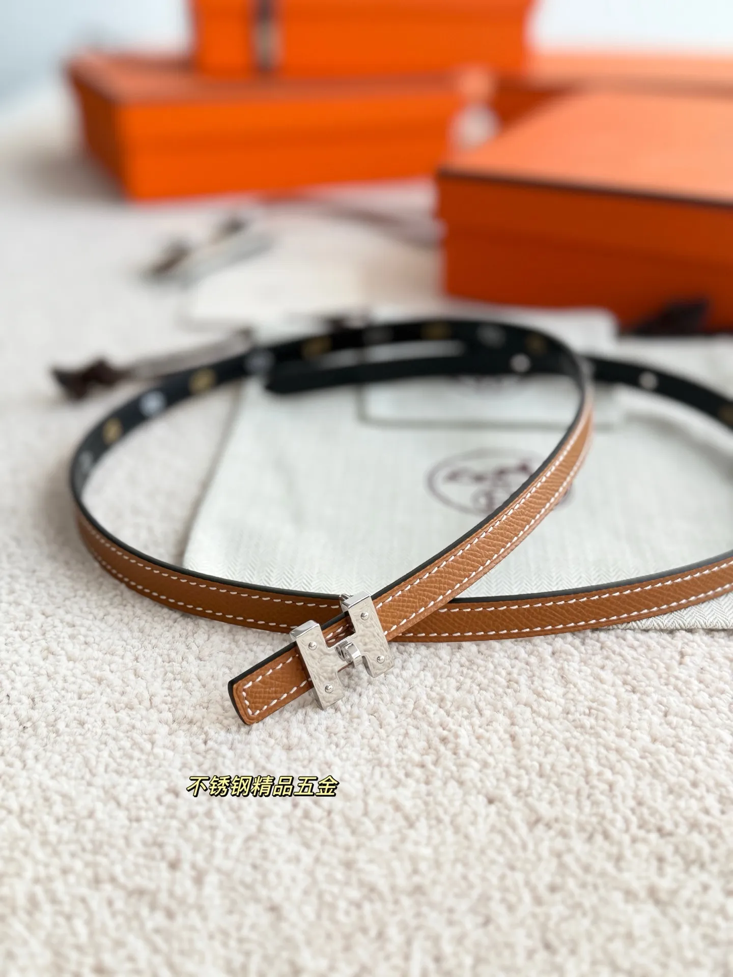 💰440💰Full package💰 💍Purchase level Hermès⚡️🌹RUBAN boutique hardware with imported Epsom leather, width 1.3cm Hermes women's belt is highly praised for its exquisite craftsmanship, high-quality materials and classic design. It is the top choice for women's belts. It is simple and elegant. The product has a delicate feel. It is not only a practical accessory, but also adds highlights to the overall look.