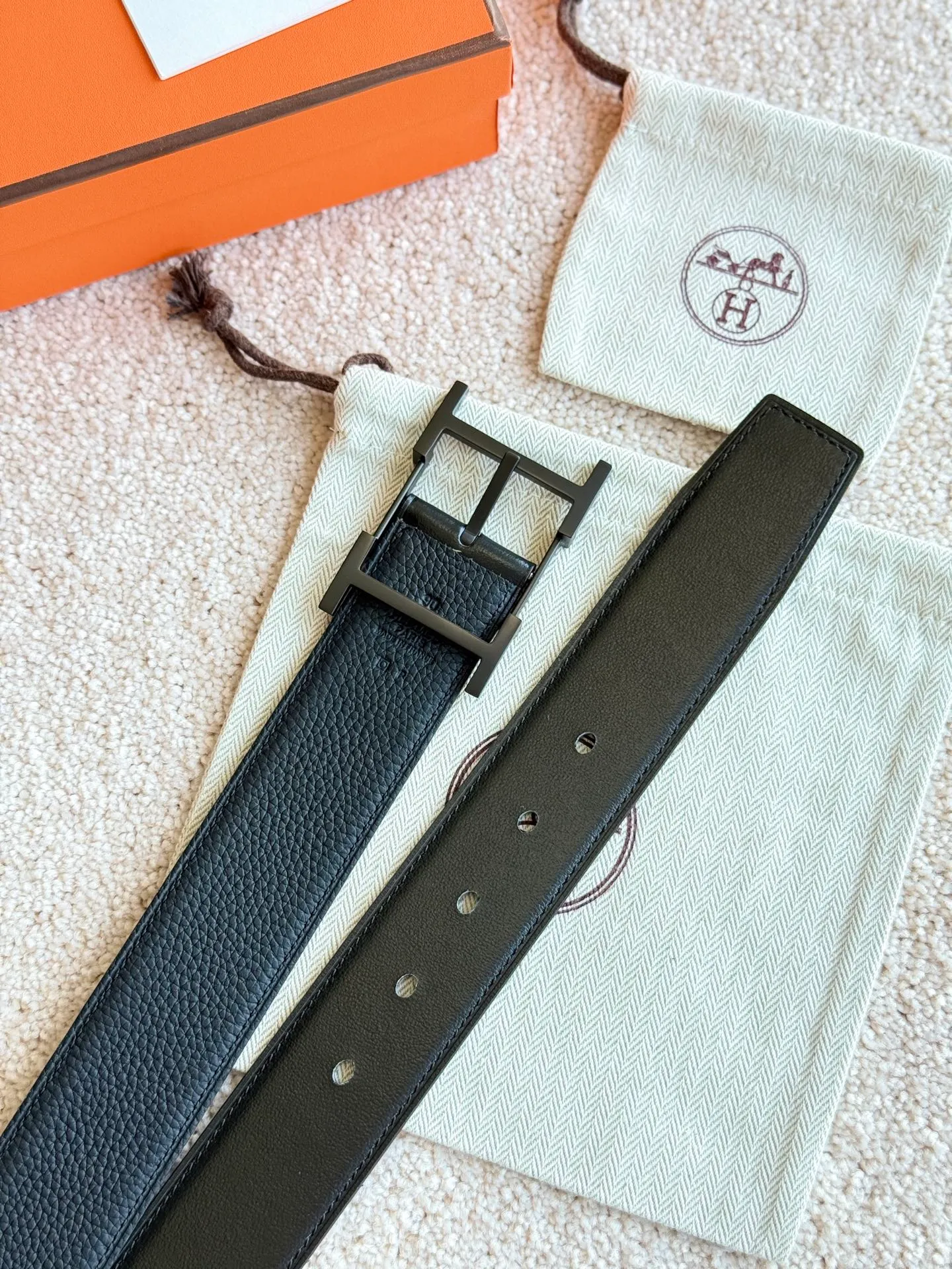 💰520💰Full set of packaging💰 💍Purchasing agent level Hermes⚡️🌹The counter sister recommends sharing Black Samurai belt, width 38mm, high-quality double-sided original leather with fine pin buckle, high-quality high-quality⚡️🌹Seiko production, detailed pictures, gold medal sales counter sister real-life shooting, high-end luxury