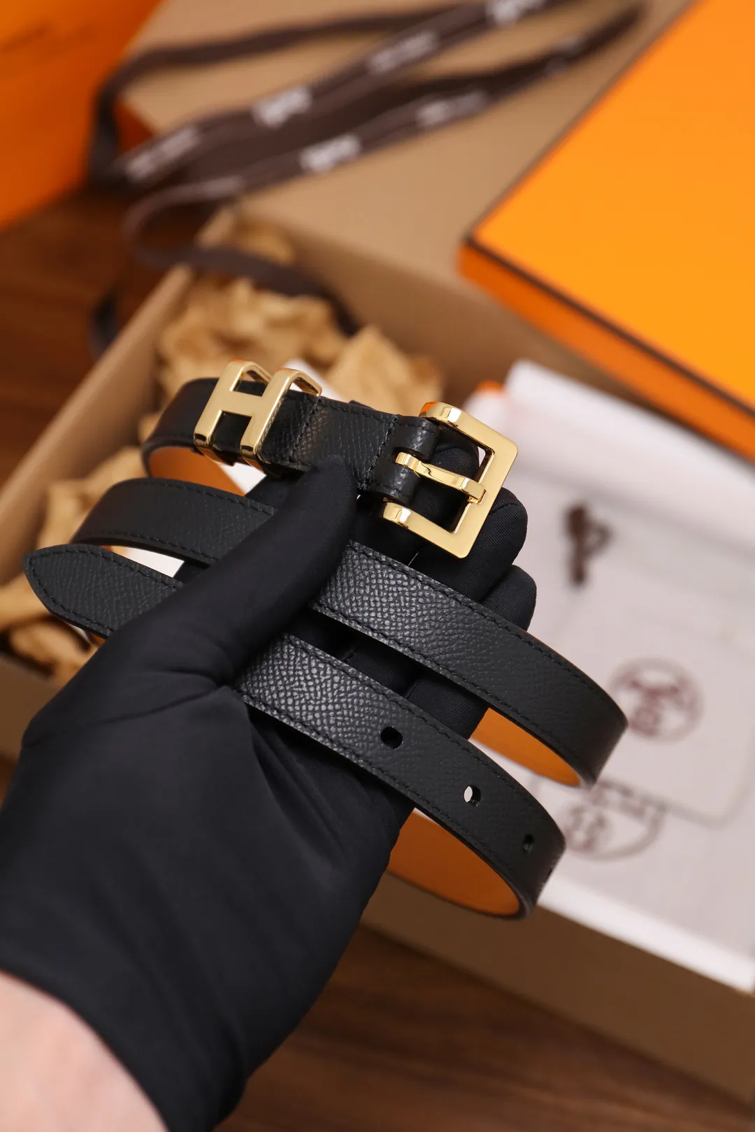 💰480💰Full package💰 💍Purchase level Hermès ⚡️🌹Ladies belt, width 2.0CM, top layer EP palm print calfskin with imported leather sole, fine workmanship, good quality. It's the perfect choice to pair with dresses and casual pants. Color; three colors, buckle: gold, silver, size: 90-110CM