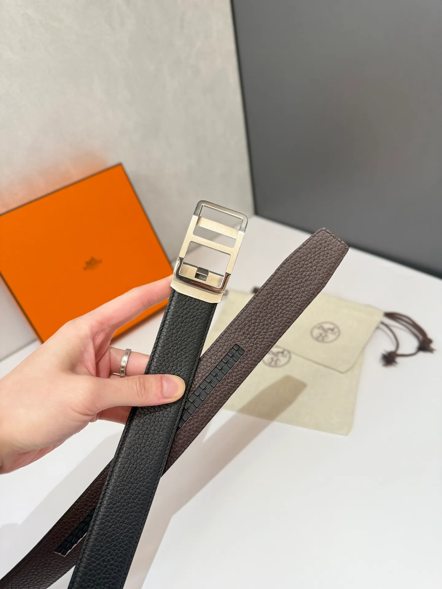 💰460💰Full package💰 💍Purchase level Hermès belt is one of the classic accessories of the luxury brand Hermès, famous for its high-quality leather, exquisite craftsmanship and iconic design. Automatic smooth buckle belt, stainless steel hardware, matching original leather belt body, adjustable length 🔝🔝🔝❤️❤️❤️