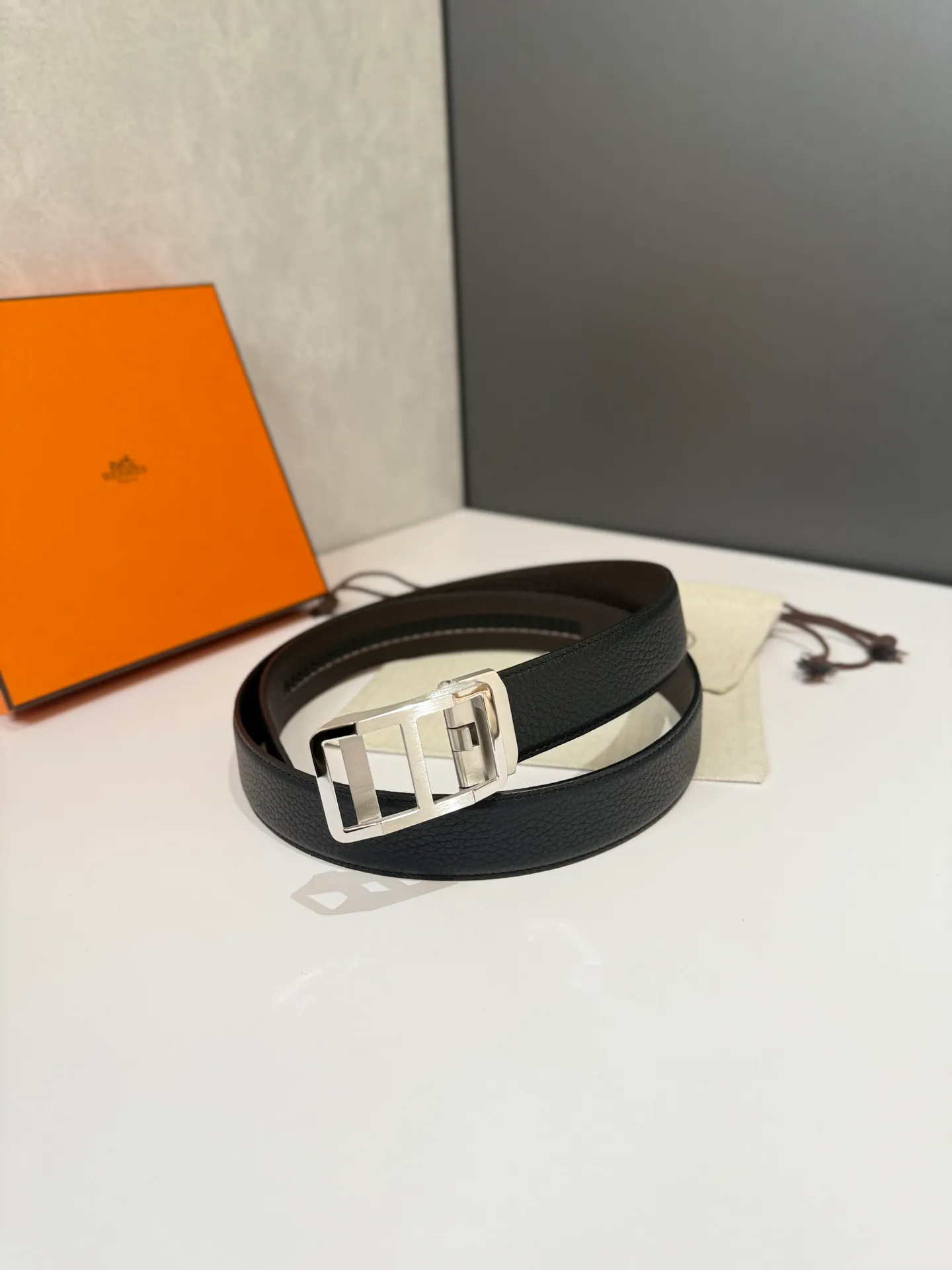 💰460💰Full package💰 💍Purchase level Hermès belt is one of the classic accessories of the luxury brand Hermès, famous for its high-quality leather, exquisite craftsmanship and iconic design. Automatic smooth buckle belt, stainless steel hardware, matching original leather belt body, adjustable length 🔝🔝🔝❤️❤️❤️