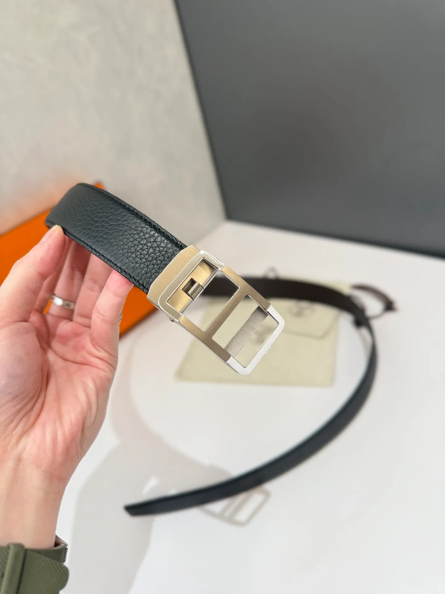 💰460💰Full package💰 💍Purchase level Hermès belt is one of the classic accessories of the luxury brand Hermès, famous for its high-quality leather, exquisite craftsmanship and iconic design. Automatic smooth buckle belt, stainless steel hardware, matching original leather belt body, adjustable length 🔝🔝🔝❤️❤️❤️