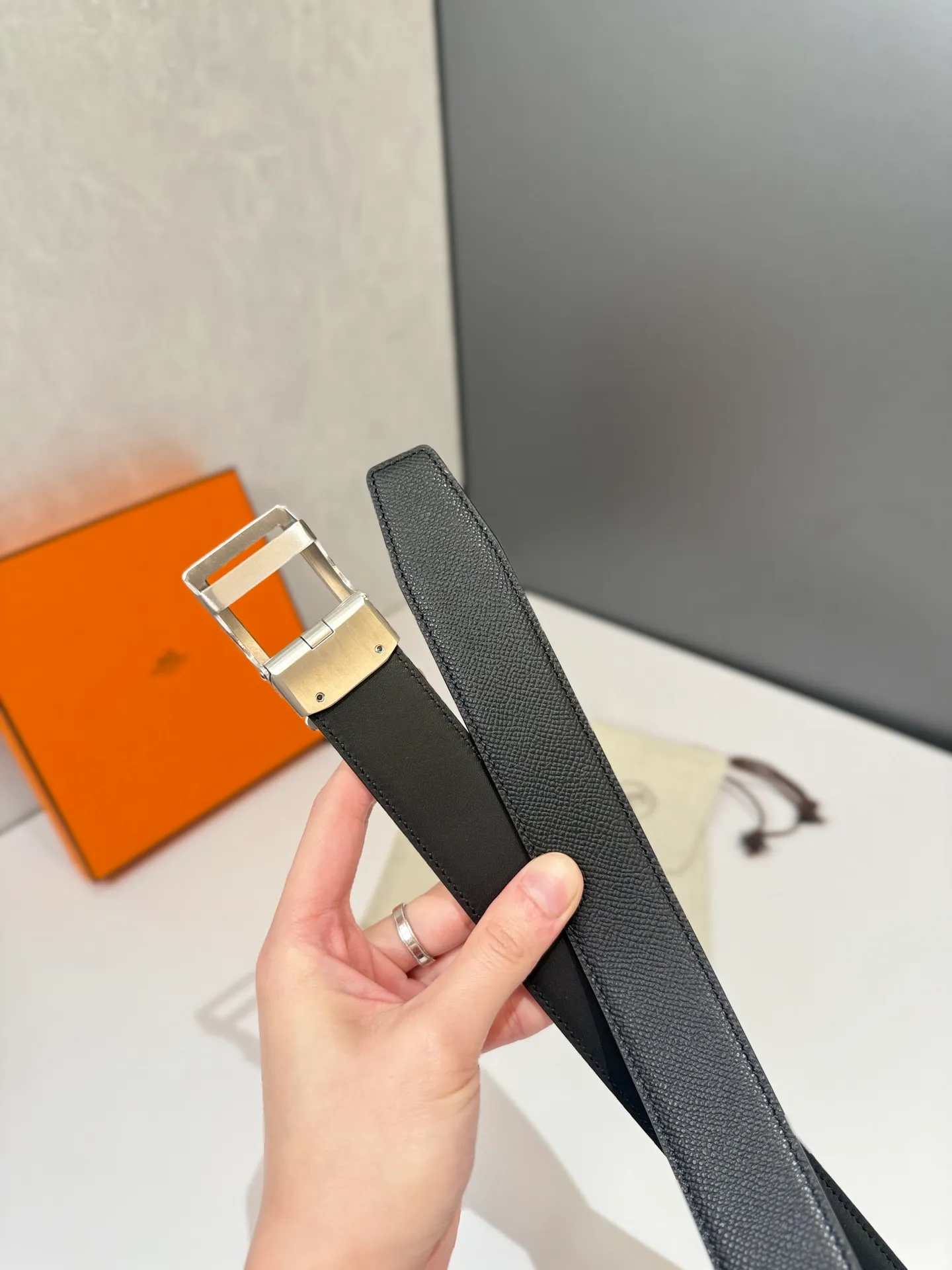 💰460💰Full package💰 💍Purchase level Hermès belt is one of the classic accessories of the luxury brand Hermès, famous for its high-quality leather, exquisite craftsmanship and iconic design. Automatic smooth buckle belt, stainless steel hardware, matching original leather belt body, adjustable length 🔝🔝🔝❤️❤️❤️