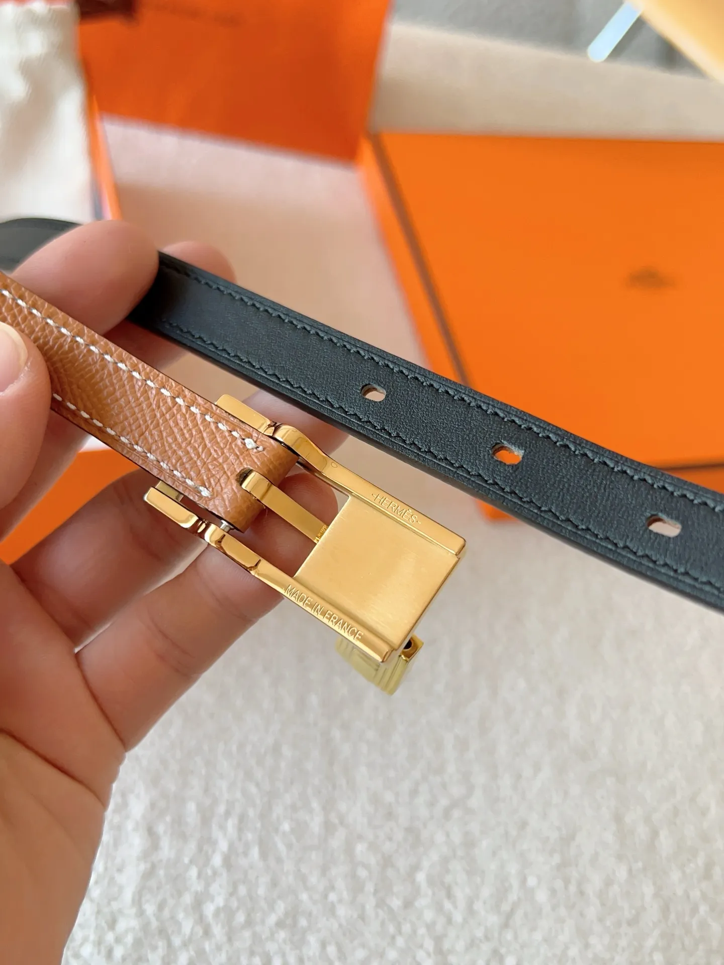 💰520💰Full set of packaging💰 💍Purchase level Hermes pin buckle series official website synchronized. Reversible leather belt in Swift and Epsom calfskin with metal belt buckle. The Lucky belt features a signature padlock that swings gracefully beneath the belt buckle, creating a fashionable accessory you won't want to put down. Belt width: 1.5cm