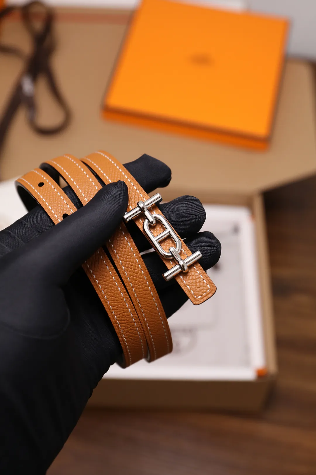 💰420💰Full package💰 💍Purchase grade Hermès⚡️🌹Width 1.3cm, first layer ep palmprint calfskin with plain calfskin base, double-sided. Dupu's diagonal stitching, Italian Finnis oil edges, and fine workmanship. Button head: pure copper, pure steel buckle (gold, silver) Size: 90-110cm