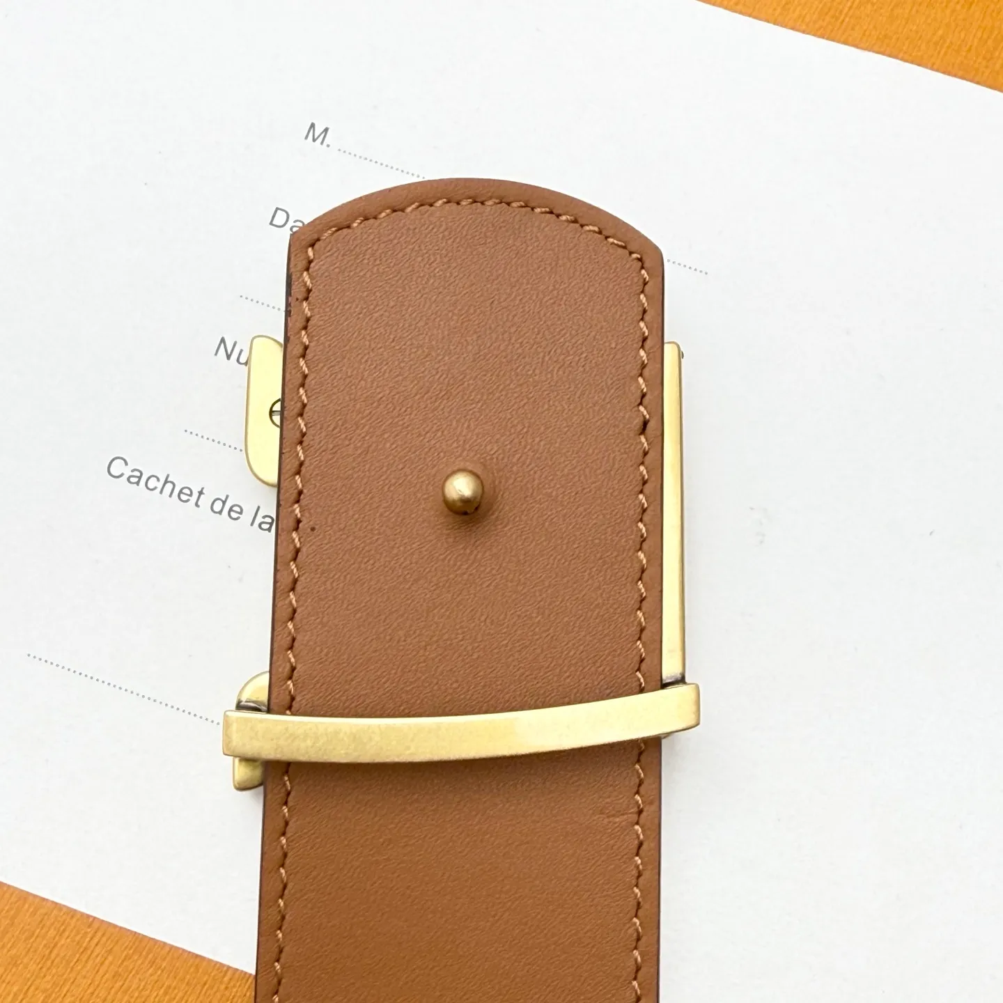 💰480💰Full package💰 💍Purchasing-grade LV⚡️🌹Dimension Monogram Héritage double-sided belt is spliced ​​with plain leather and Monogram coated canvas, presenting a new interpretation of the classic design. Brand elements are given a textured feel, and the LV letter buckle adds an eye-catching touch.