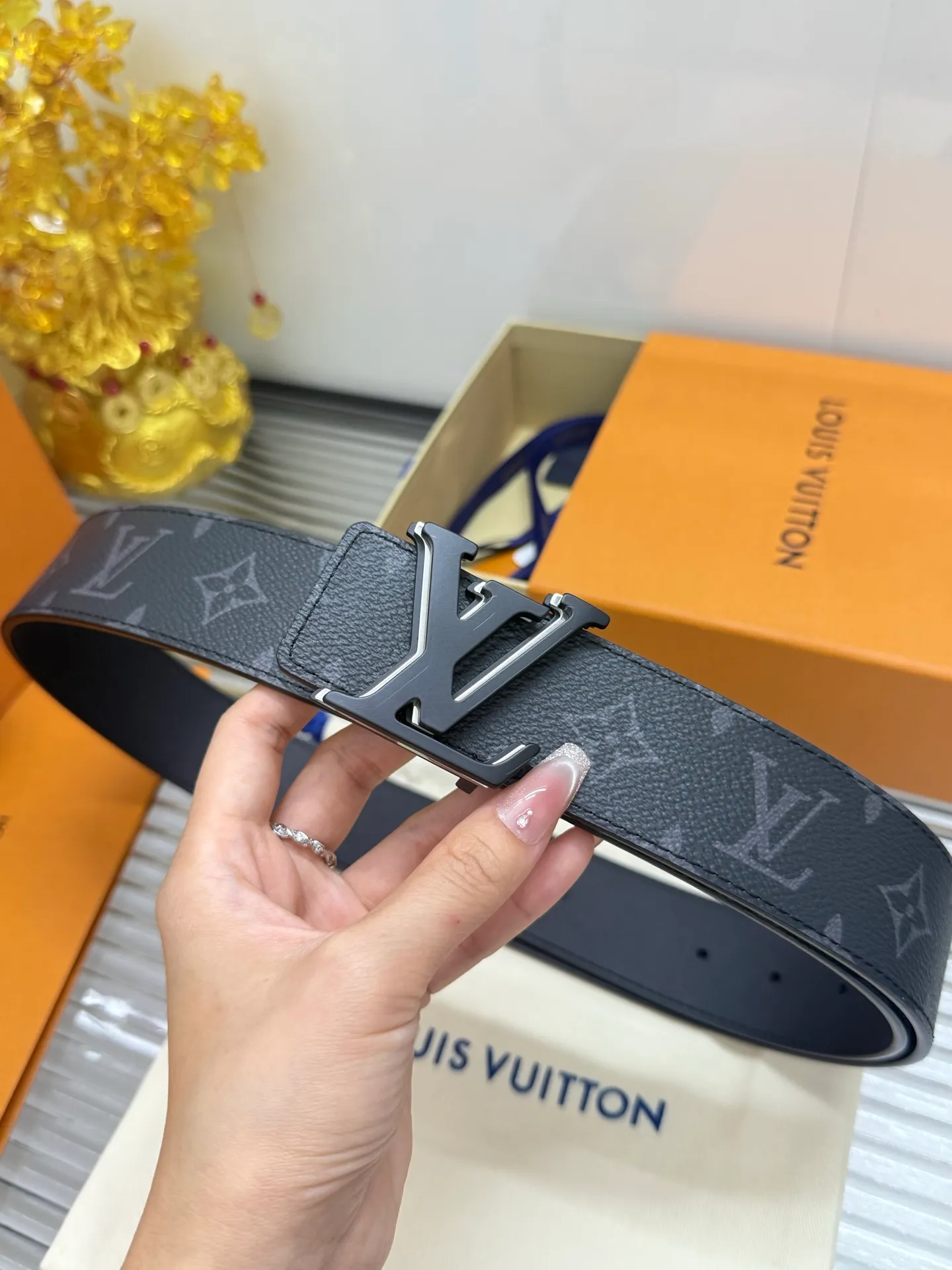 ✅Width: 𝟰.𝟬𝗰𝗺 ❑ Louis Vuitton classic black flower original leather/imported calfskin + fine pure copper hardware buckle💰480