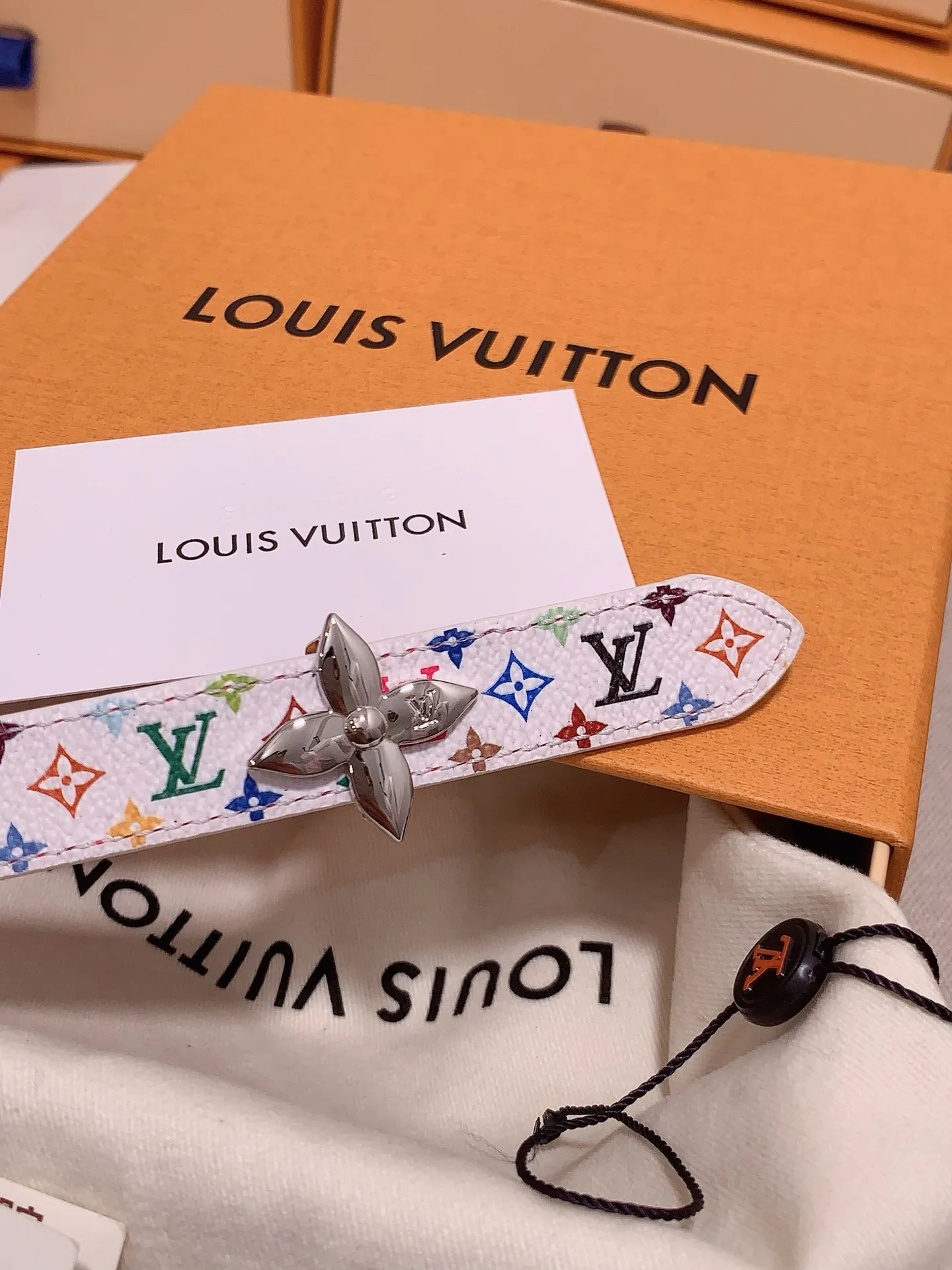 💰460💰Full package💰 💍Purchasing-grade Louis vuitton⚡️🌹Width: 1.5cm l v Takashi Murakami co-branded belt. Practical and exquisite ⚡️🌹Exquisite and beautiful 1.5mm women's belt⚡️🌹With a flower-shaped enamel effect letter buckle, the upper body effect is great.