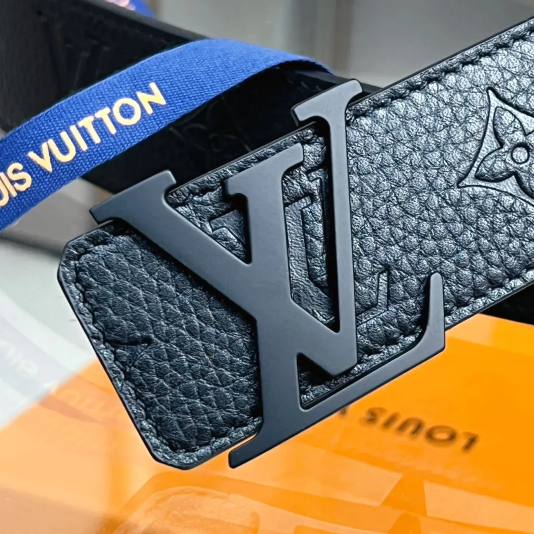 💰480💰Full package💰 💍Purchasing-grade LV M0424 latest model from the counter. This belt is specially tailored for overseas purchasing agents. The upper body is absolutely versatile and stylish! This is not an ordinary product in the market! High-definition details show you the true quality. Wear body 4.0cm
