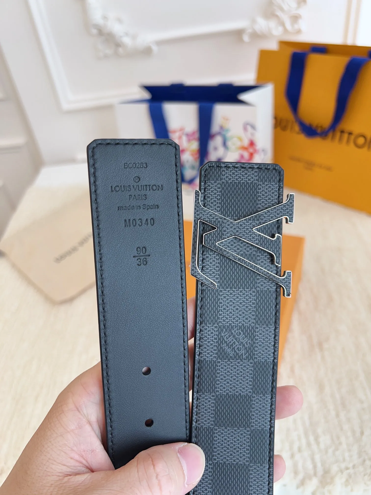 💰480💰Authentic packaging💰 💍Purchase level Lvjia M0340 width 4cm. The surface is original calfskin with a new printing style effect. The bottom is soft black calfskin leather. The classic letter buckle is inlaid with calfskin printing effect. It feels great. It took several months to create it from buying the original version to development. The material selection and workmanship details are comparable to ZP.