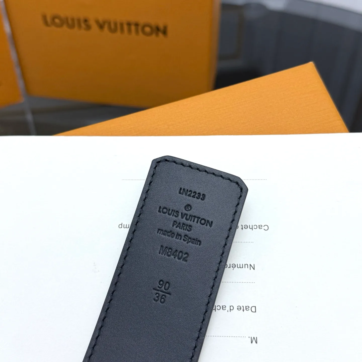💰480💰Full package💰 💍Purchasing-grade LV Dimension Monogram Héritage double-sided belt is spliced ​​with plain leather and Monogram coated canvas, presenting a new interpretation of the classic design. Brand elements are given a textured feel, and the LV letter buckle adds an eye-catching touch.