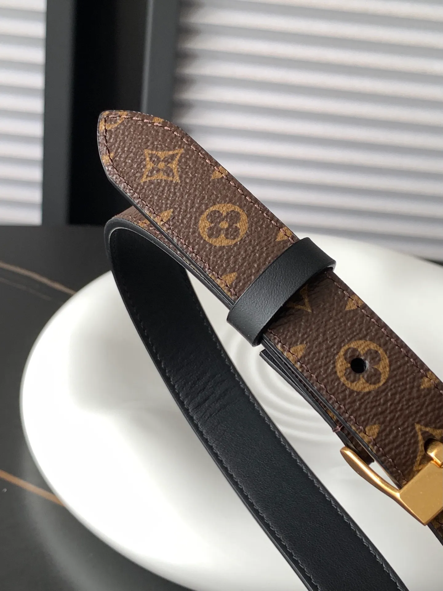 💰460💰Full set of packaging💰 💍Purchasing-grade LV⚡️🌹Treasure mold opening and customization🔨2025 counter new model. LV women's belt optional 3.0cm width latest two-color effect hardware, authentic and specially used for real-life shooting🎬