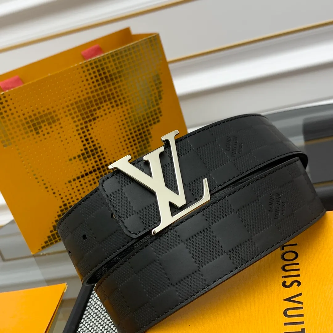 💰480💰Full package💰 💍Purchasing-grade LV⚡️🌹Donkey Brand👀New men's belt Width 4cm ⚡️🌹Customized canvas fabric decorated with new pattern effect (pure color) Set off imported calfskin color base with exquisite letter buckle, great feel⚡️🌹Paired with the latest original gift box from the counter