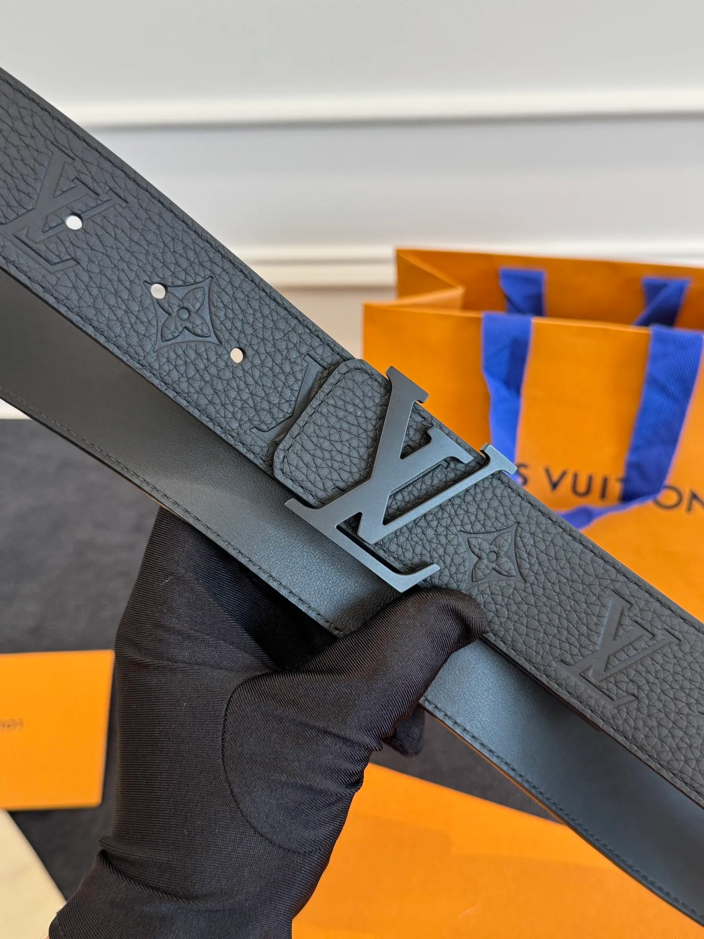 💰520💰Full package💰 💍Purchasing agent level LV men's belt⚡️🌹Small single item enhances clothes!!! Width 4.0cm⚡️🌹Selected imported calfskin on both sides. Pure cowhide with pebbled pattern on the belt. Boutique letter buckle is simple and elegant⚡️🌹Low-key and very suitable for daily use