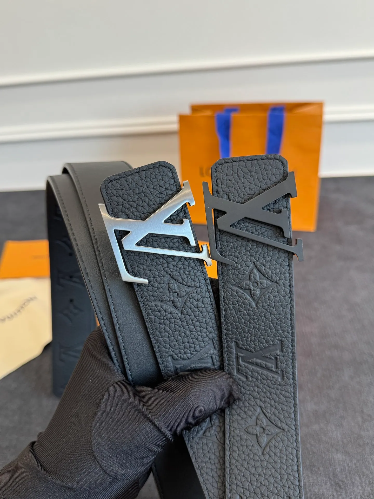 💰520💰Full package💰 💍Purchasing agent level LV men's belt⚡️🌹Small single item enhances clothes!!! Width 4.0cm⚡️🌹Selected imported calfskin on both sides. Pure cowhide with pebbled pattern on the belt. Boutique letter buckle is simple and elegant⚡️🌹Low-key and very suitable for daily use